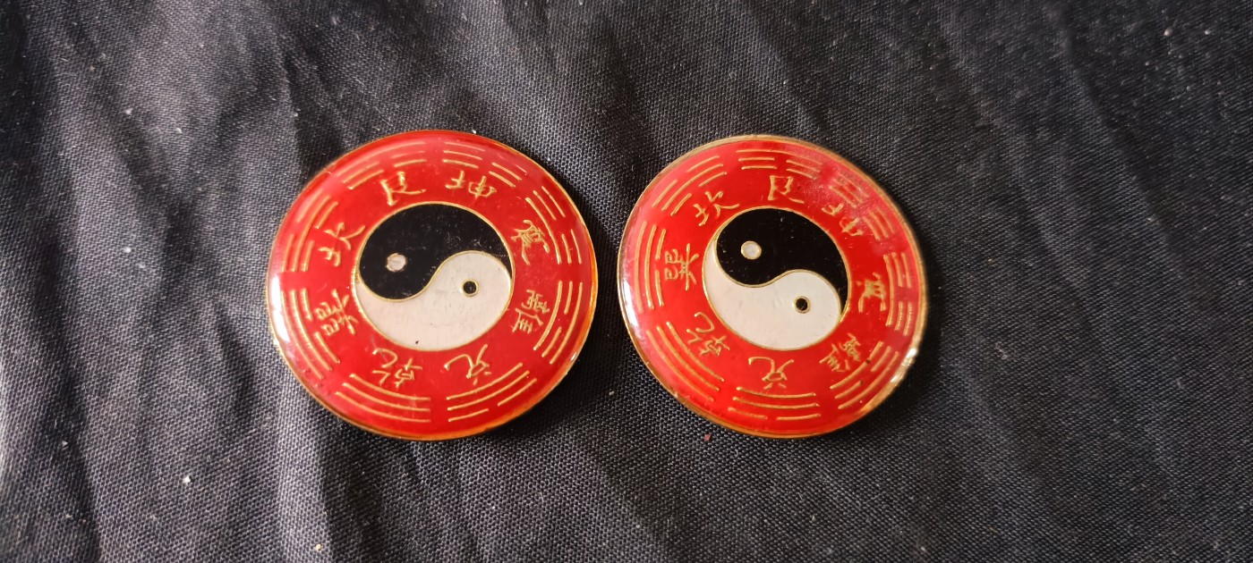 天字一号拍卖！ 两枚八卦章