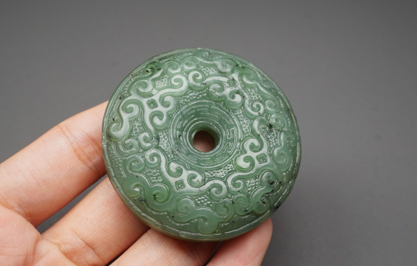 特色精品｜拍卖专场 和田碧玉 厚实卷草纹玉璧挂件｜尺寸详见图6⃣️