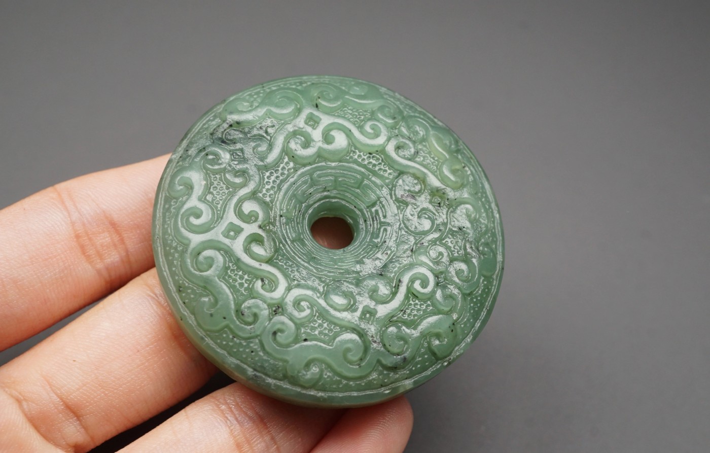 特色精品｜拍卖专场 和田碧玉 厚实卷草纹玉璧挂件｜尺寸详见图6⃣️