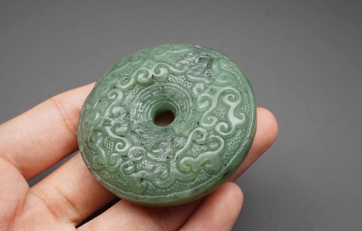 特色精品｜拍卖专场 和田碧玉 厚实卷草纹玉璧挂件｜尺寸详见图6⃣️