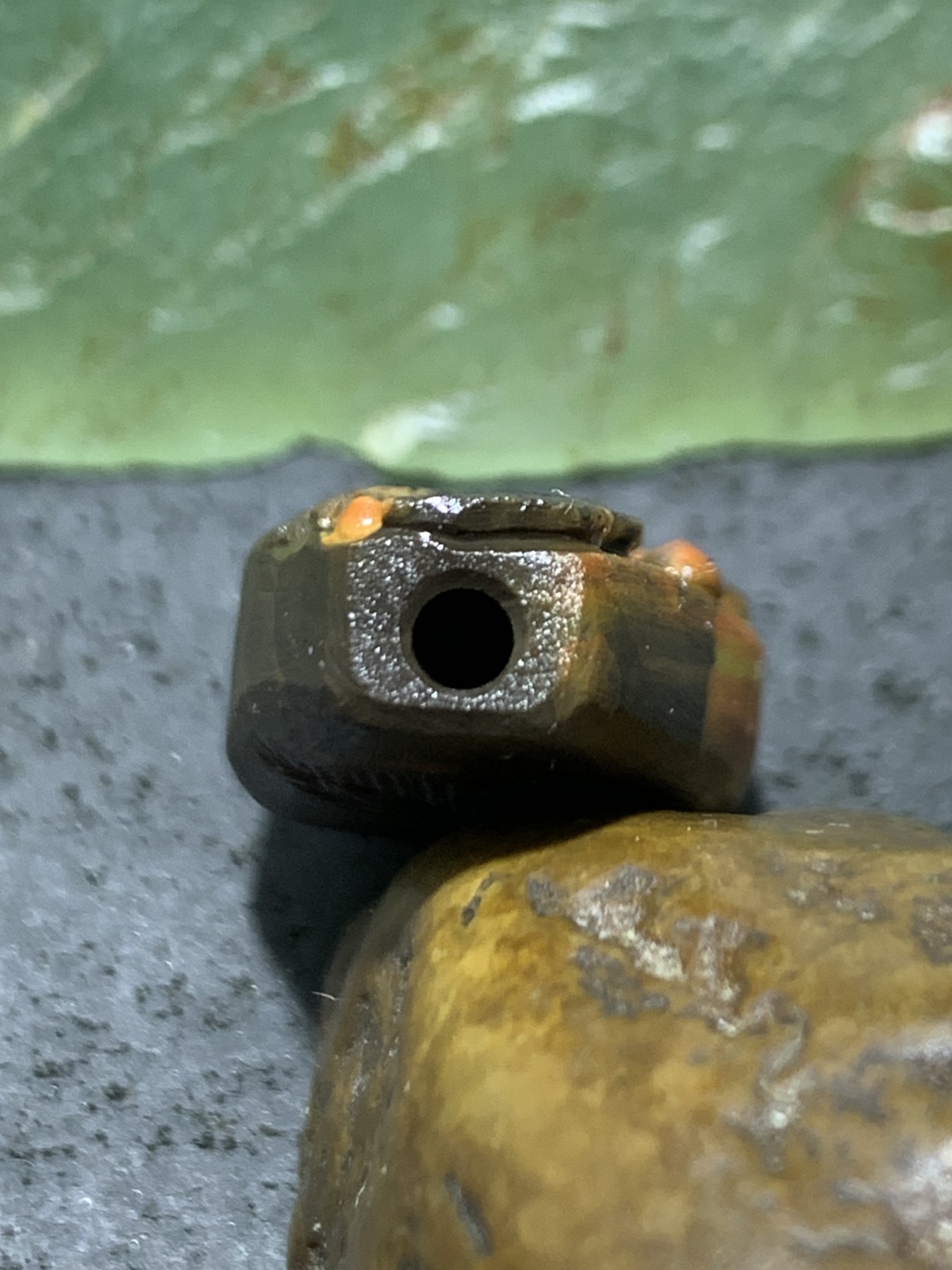 精美亚光战国红玛瑙手工俏色巧雕鲤鱼戏珠一体佛头三通一个，