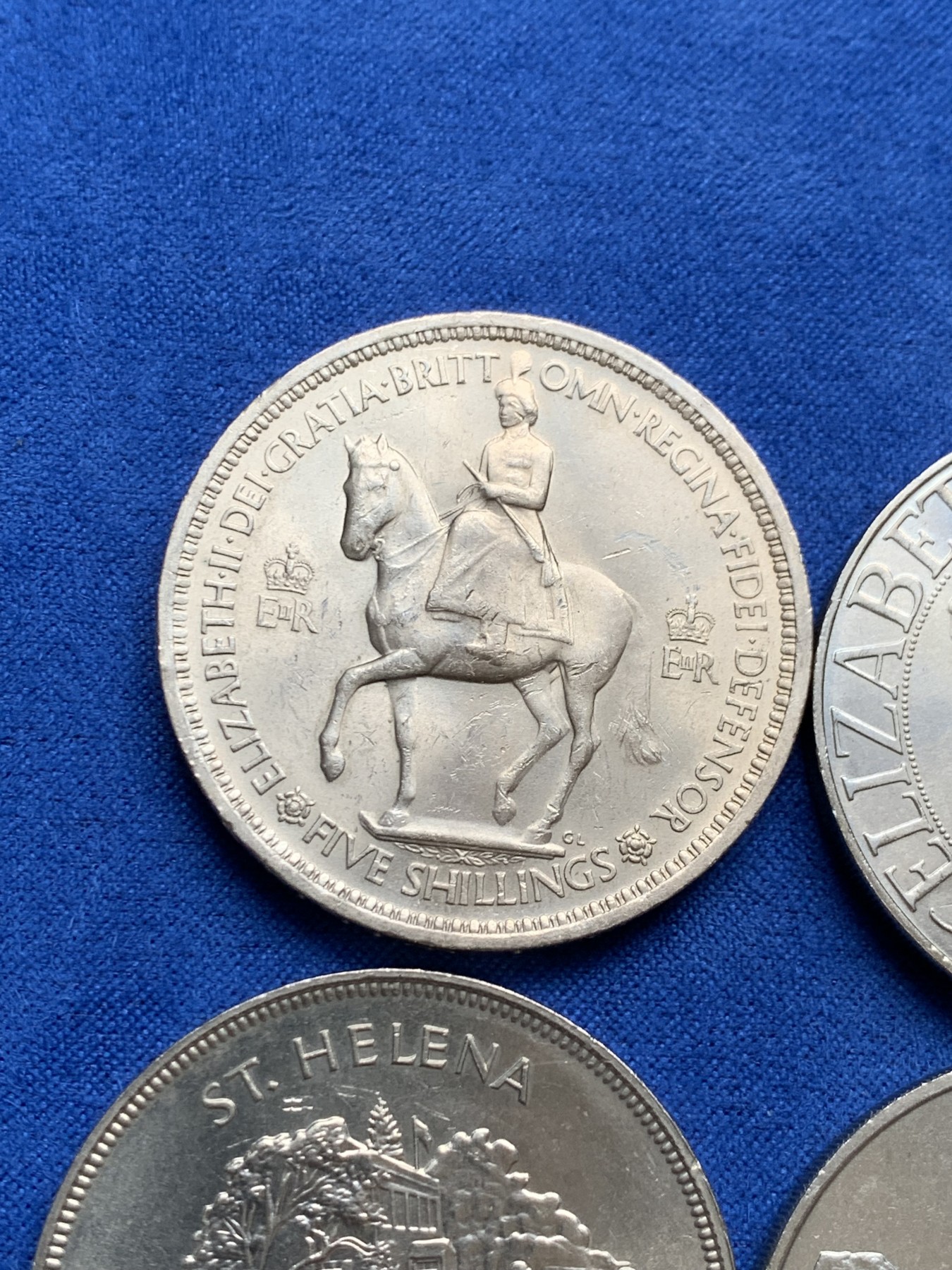 《竞宝斋》第208场-周日，周一 2场 (全场包邮) 4枚一组 伊丽莎白女王克朗型大镍币，圣赫勒拿两枚，英国两枚，女王像栩栩如生