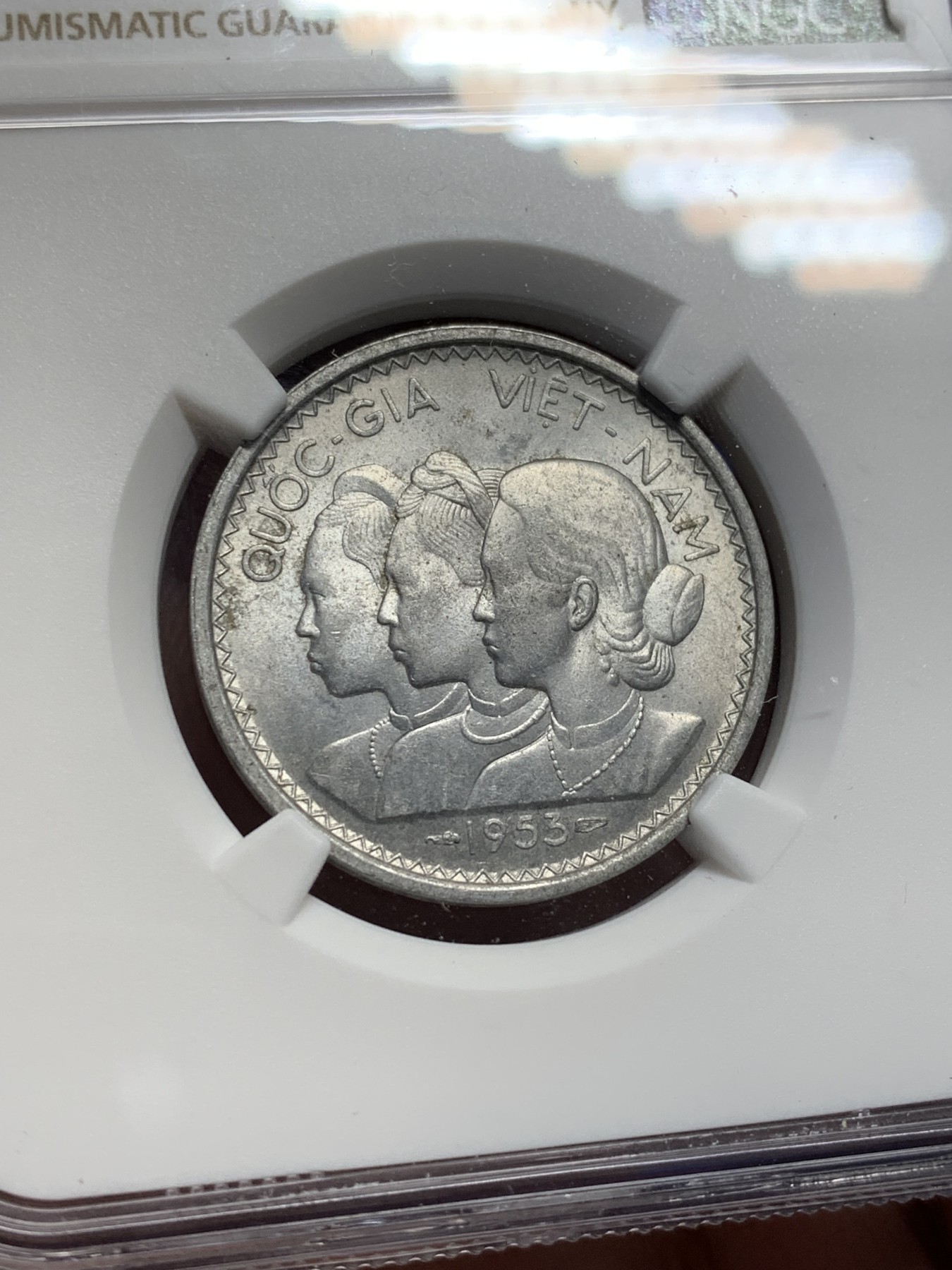 《竞宝斋》第208场-周日，周一 2场 (全场包邮) NGC MS63 越南1953三美女20苏铝币