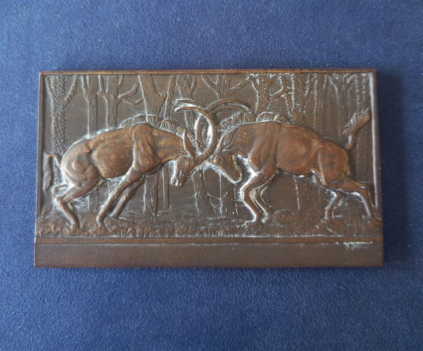 外国章牌第十八期 战斗羚羊，T'henot 动物系列，82x47mm，丰饶角边铭，铜锈