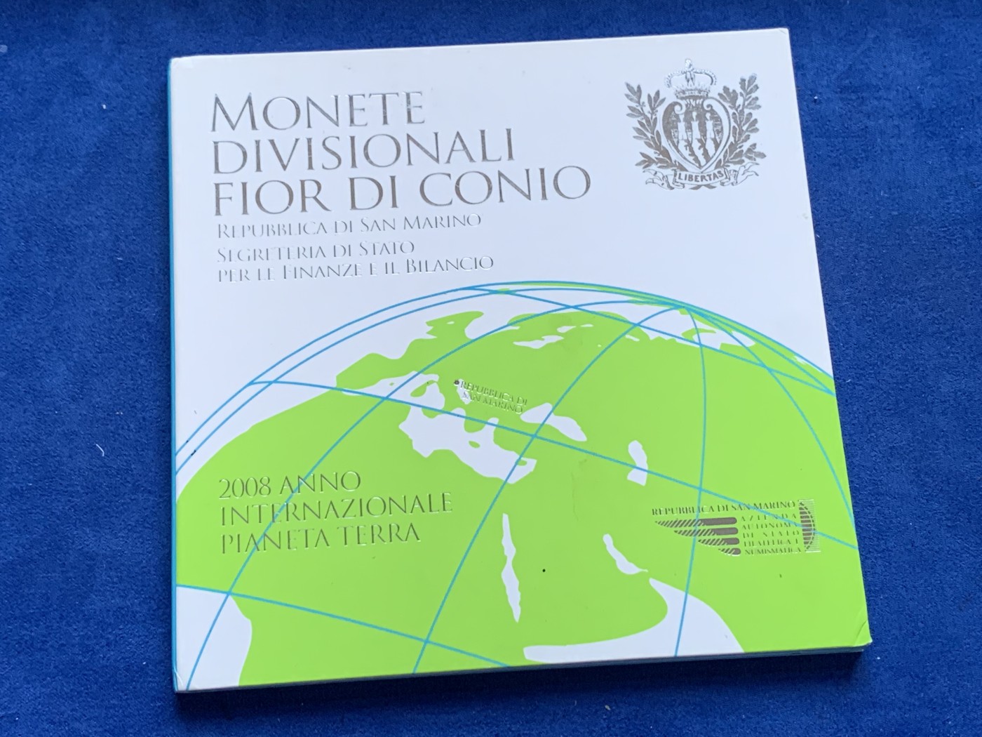 《竞宝斋》第208场-周日，周一 2场 (全场包邮) 圣马力诺2008年套币。欧元设计巧妙，最大的是925银币、32毫米、18克