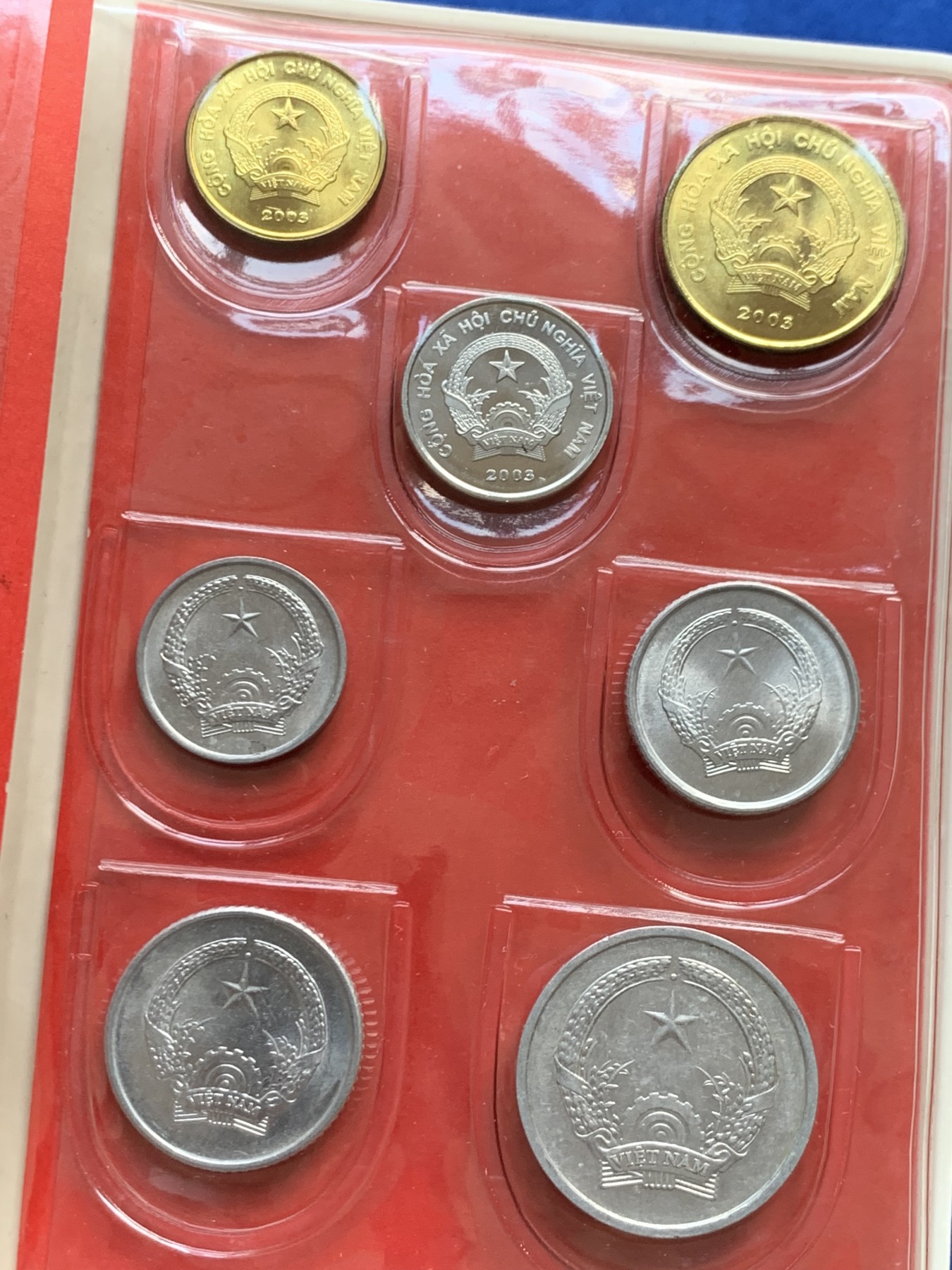 《竞宝斋》第208场-周日，周一 2场 (全场包邮) 越南 7枚装 套币 比较少见的装帧方式 年份 状态 请见图