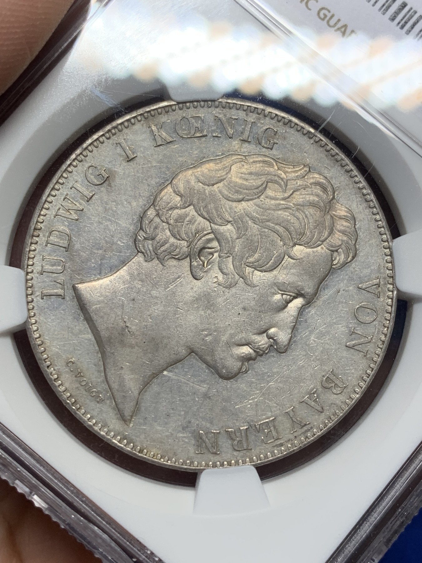 《竞宝斋》第208场-周日，周一 2场 (全场包邮) NGC AU 德国 1843 巴伐利亚埃尔朗根学院站像2泰勒 37克的大银币 稀少品种 底光细节都不错