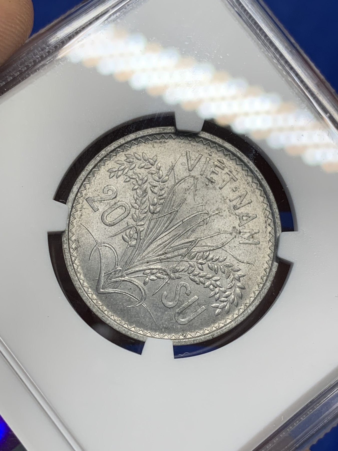 《竞宝斋》第208场-周日，周一 2场 (全场包邮) NGC MS63 越南1953三美女20苏铝币