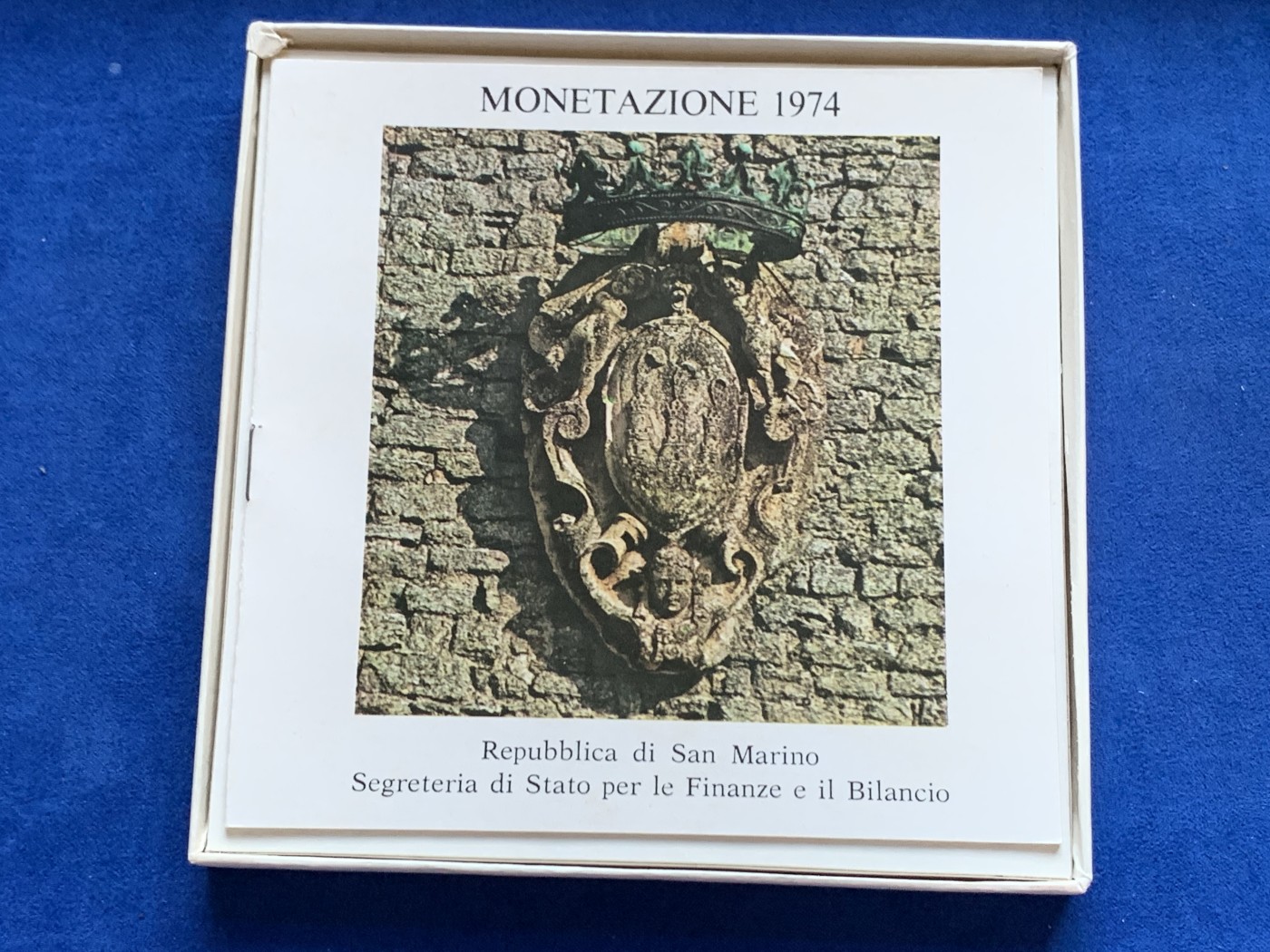 《竞宝斋》第208场-周日，周一 2场 (全场包邮) 圣马力诺1974套币，含一枚500里拉银币 原盒证