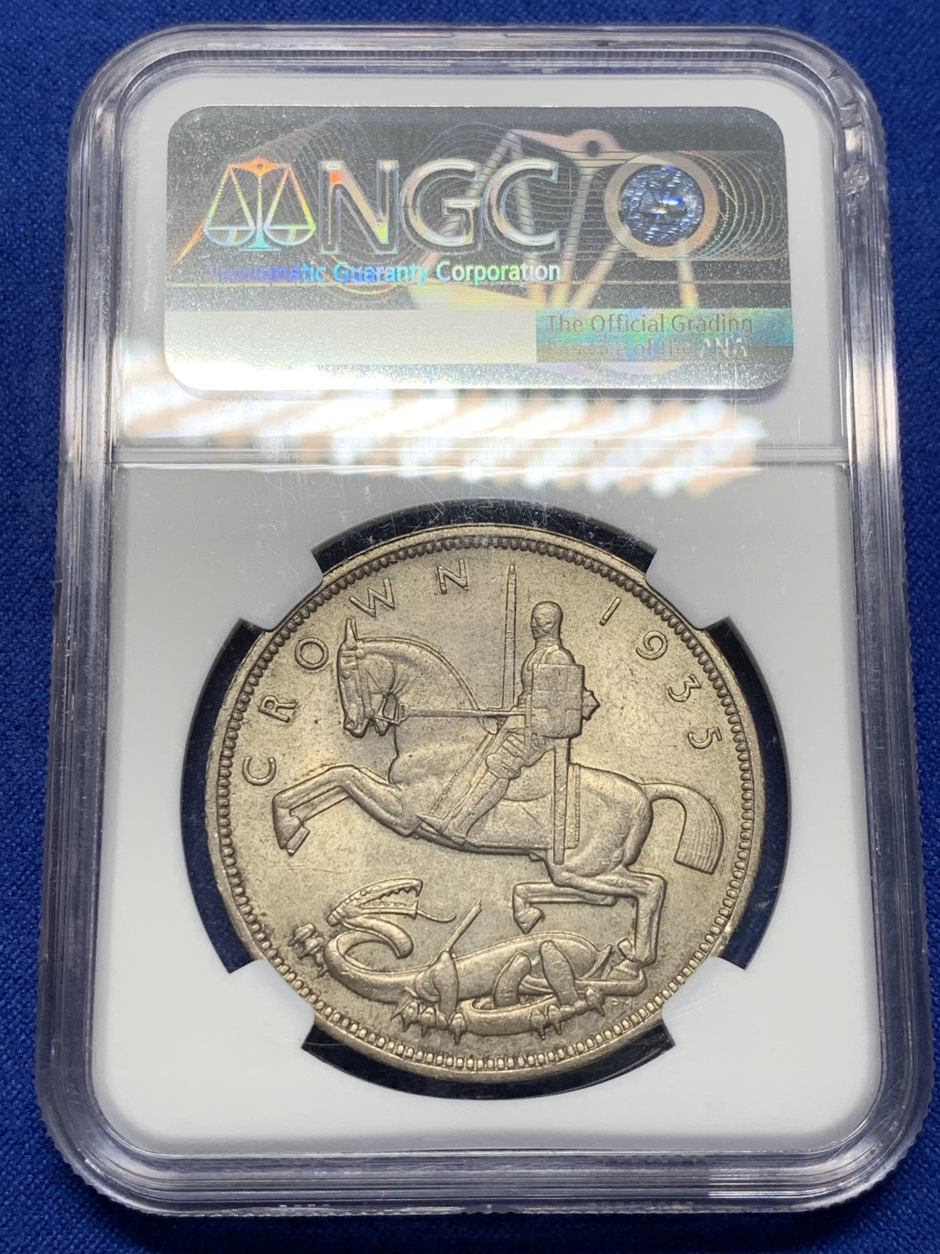 《竞宝斋》第208场-周日，周一 2场 (全场包邮) 高级分数 NGC-MS65 英国 1935年木马剑克朗银币 铁灰色欧洲包浆 65分已经很难了