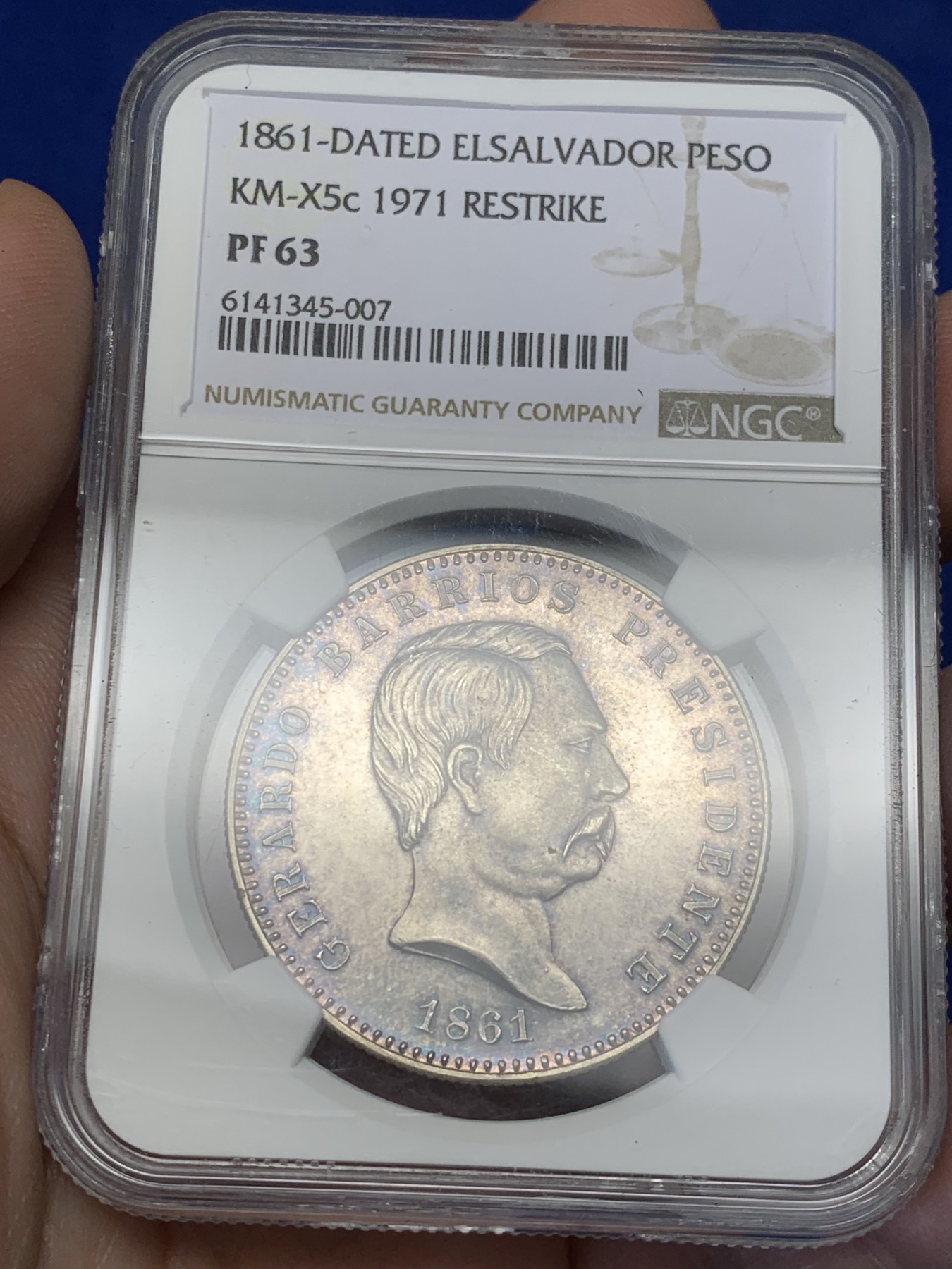 《竞宝斋》第208场-周日，周一 2场 (全场包邮) NGC PF63 萨尔瓦多共和国1861年1Peso大银币 1971后铸。原铸只见过一次，二十几万人民币。很漂亮的包浆，欧洲拍卖的价格非常高，HA还没拍过此品种。