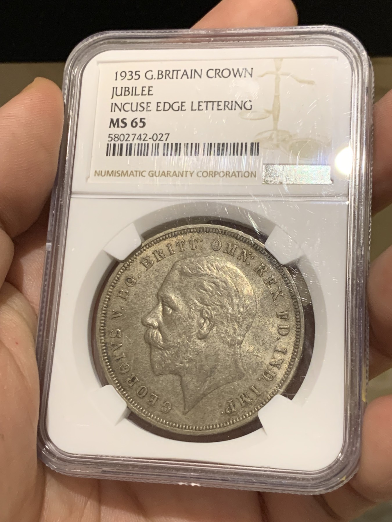 《竞宝斋》第208场-周日，周一 2场 (全场包邮) 高级分数 NGC-MS65 英国 1935年木马剑克朗银币 铁灰色欧洲包浆 65分已经很难了