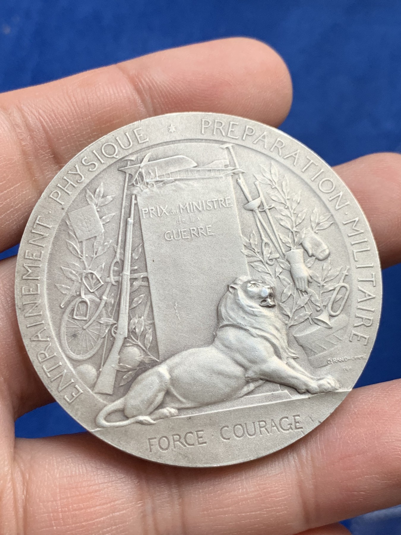 《竞宝斋》第208场-周日，周一 2场 (全场包邮) 法国军事战争准备银章 49.7mm 63.3g 边铭丰饶角银标 品相不错（送磁吸木盒）