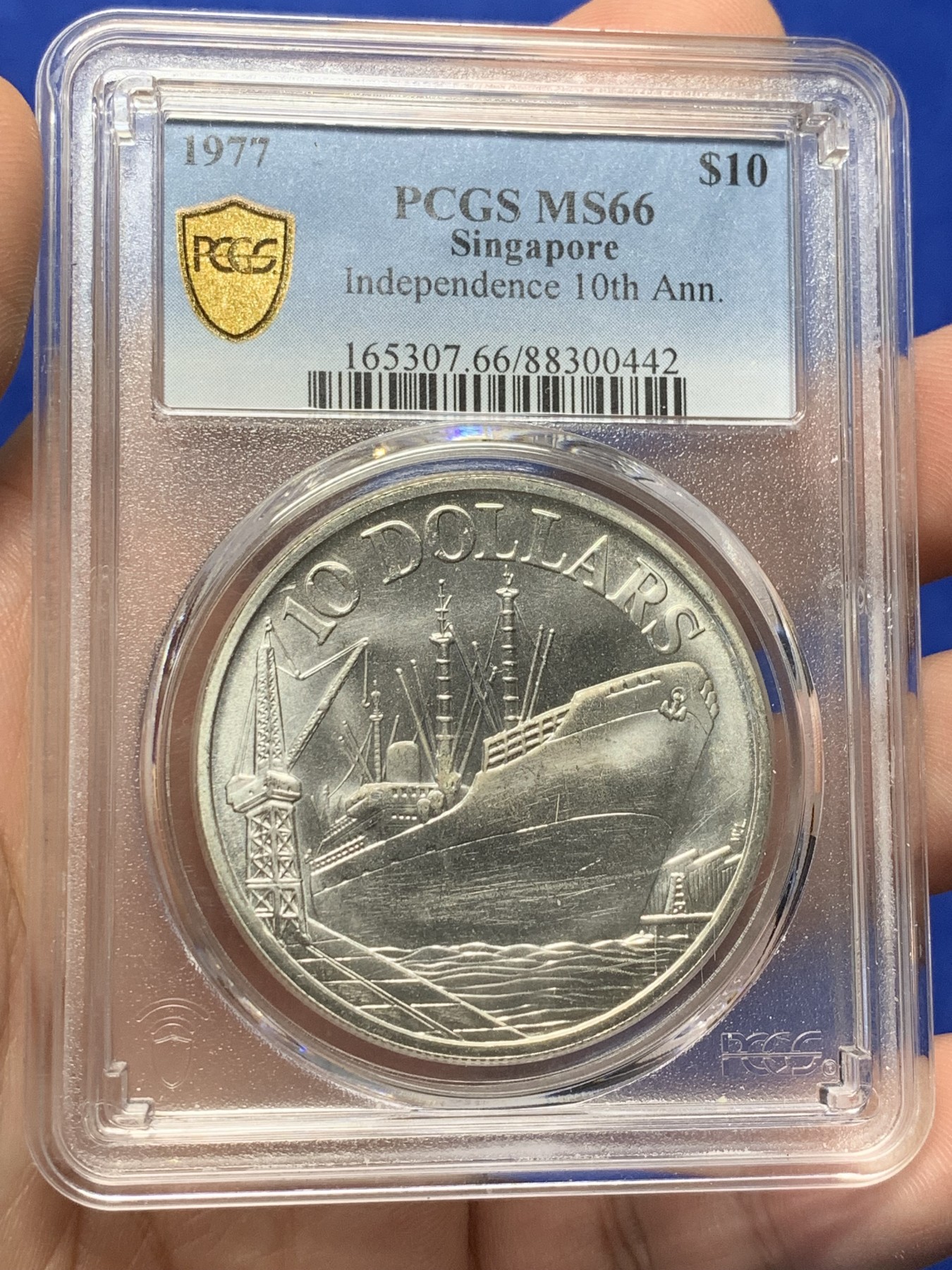 《竞宝斋》第208场-周日，周一 2场 (全场包邮) PCGS-MS66，新加坡1977年轮船10元银币，状态极佳，非常漂亮。