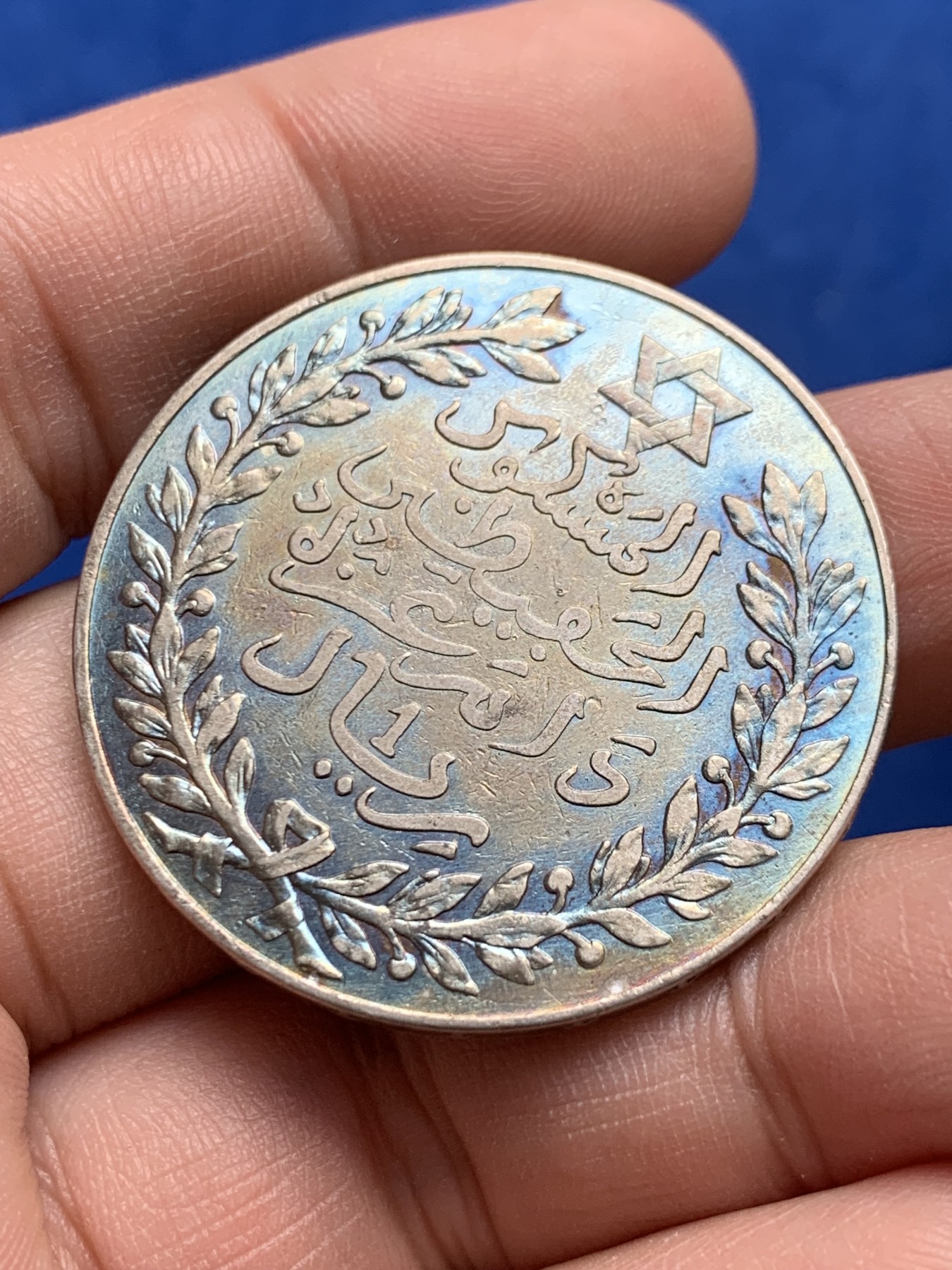 《竞宝斋》第208场-周日，周一 2场 (全场包邮) 1912 摩洛哥1里亚尔大银币 彩色包浆 37.3mm 24.88克