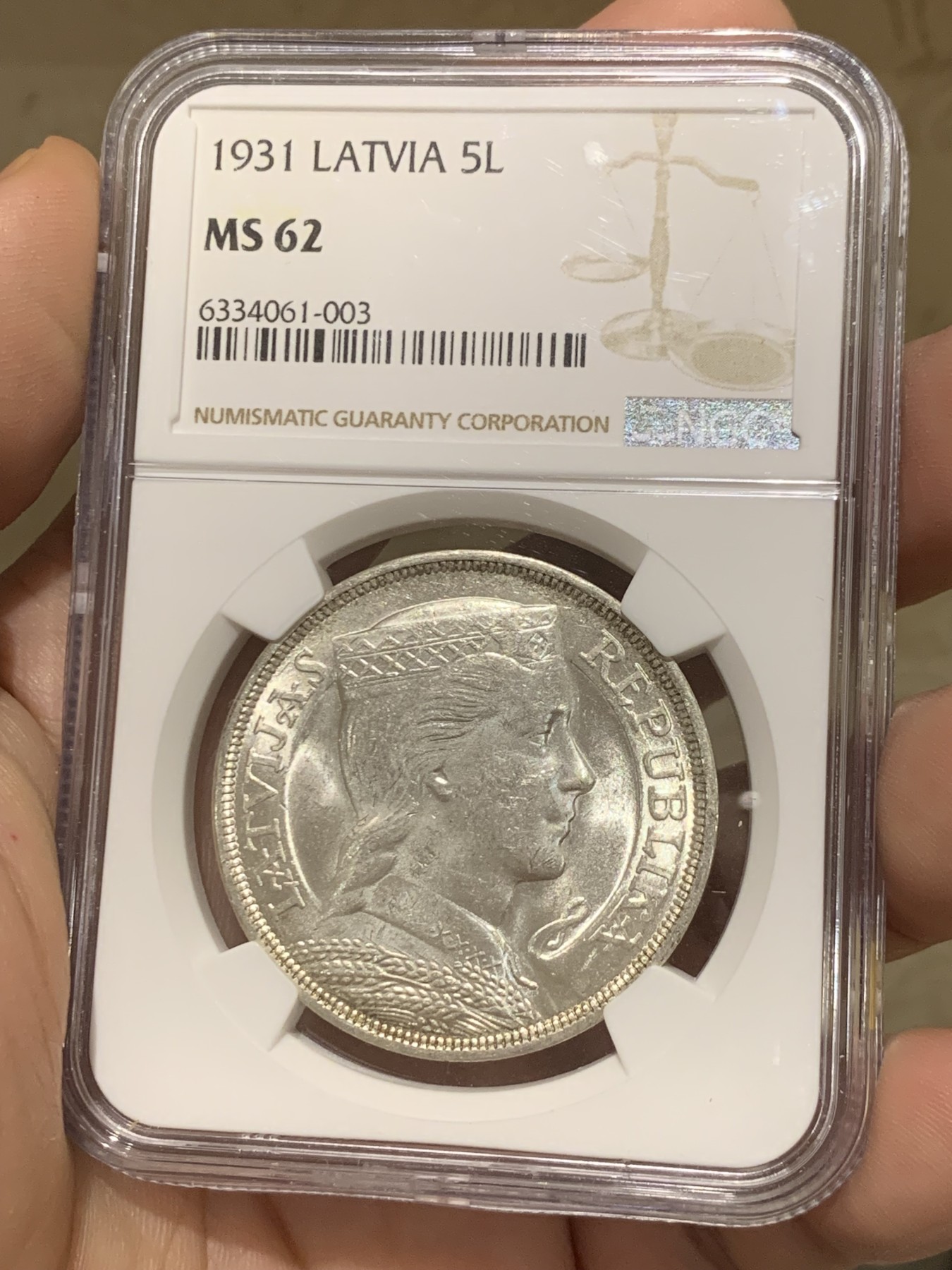 《竞宝斋》第208场-周日，周一 2场 (全场包邮) NGC-MS62 拉脱维亚1931年5拉特美女大银币 全新转光 外拍热门品种 价格洼地