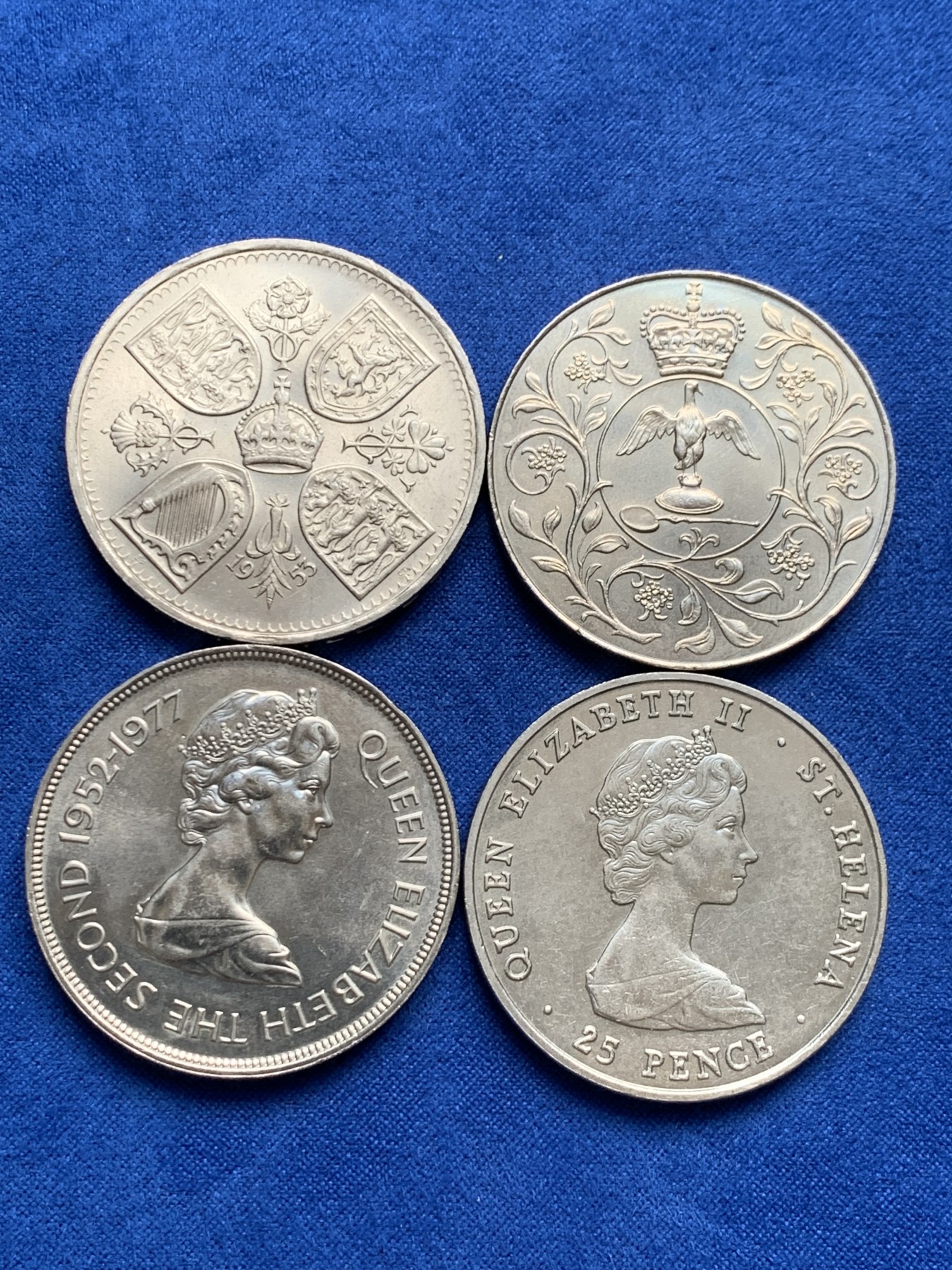 《竞宝斋》第208场-周日，周一 2场 (全场包邮) 4枚一组 伊丽莎白女王克朗型大镍币，圣赫勒拿两枚，英国两枚，女王像栩栩如生