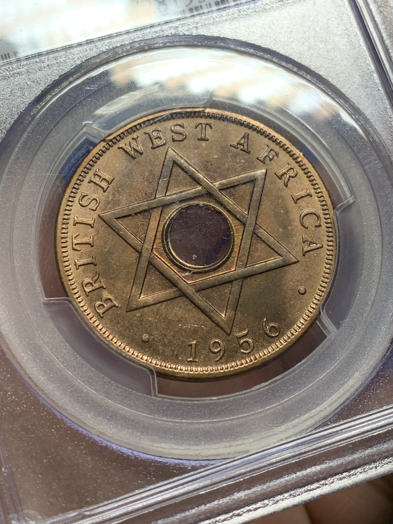 《竞宝斋》第208场-周日，周一 2场 (全场包邮) PCGS-MS64RB 英属西非 1956KN伊丽莎白二世1便士铜币  唯一冠军分！