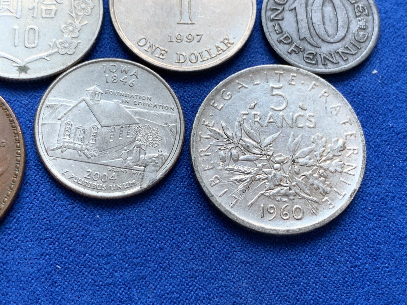 《竞宝斋》第208场-周日，周一 2场 (全场包邮) 裸币6枚一组 含一枚法国1860年5法郎银币，一枚德紧无心狼 细节见图