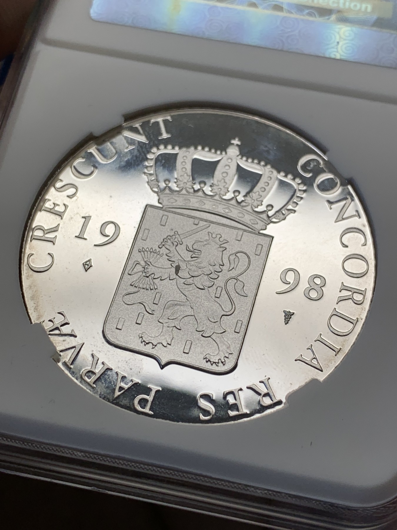 《竞宝斋》第208场-周日，周一 2场 (全场包邮) 1998年 荷兰 乌特勒支武士1杜卡特 皇家造币厂 复古纪念大银币 直径40mm，重28.3g，873银，发行量仅11100枚。UNC全新镜面精制银币。