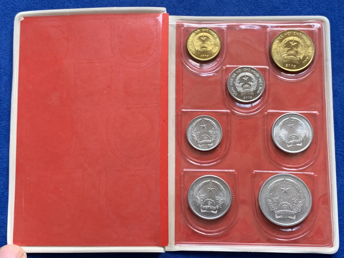 《竞宝斋》第208场-周日，周一 2场 (全场包邮) 越南 7枚装 套币 比较少见的装帧方式 年份 状态 请见图