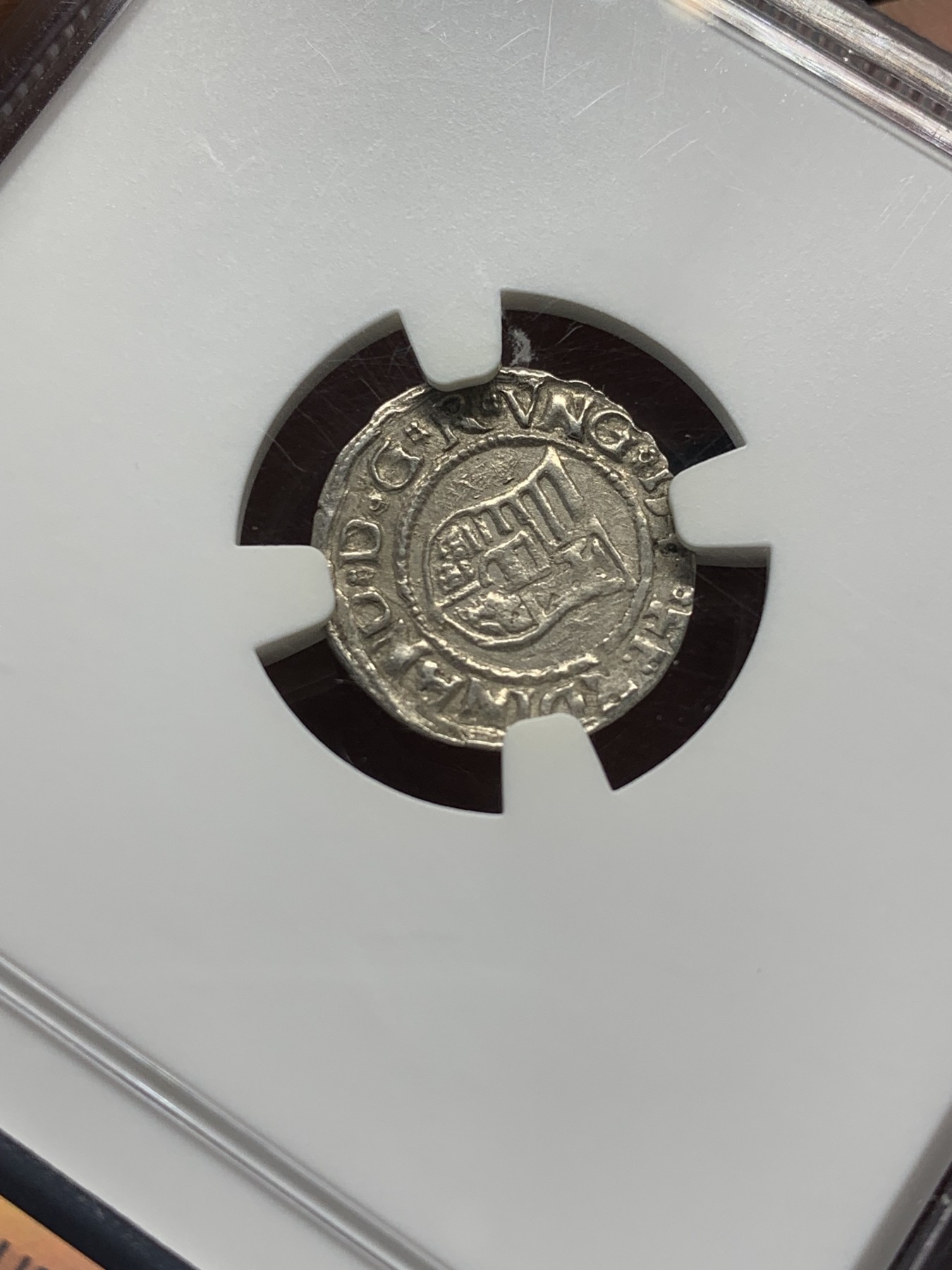 《竞宝斋》第208场-周日，周一 2场 (全场包邮) NGC MS62 匈牙利1545年圣母抱子1第纳尔打制银币，人物打制清晰