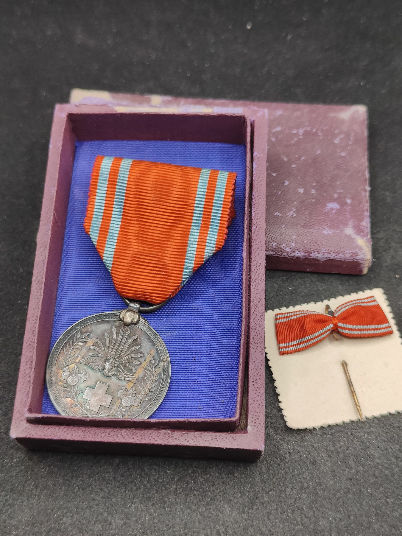 全场0元起拍 第102期 咸鱼国勋章拍卖专场 10月25日（周三）下午6：00开始 赤十字社员章 银制带盒略