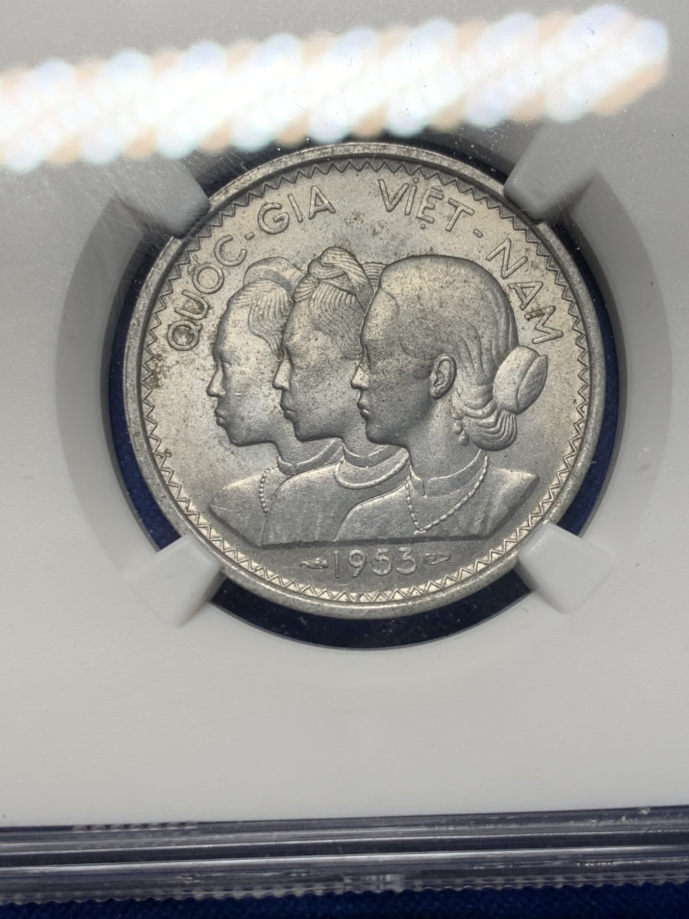 《竞宝斋》第208场-周日，周一 2场 (全场包邮) NGC MS63 越南1953三美女20苏铝币