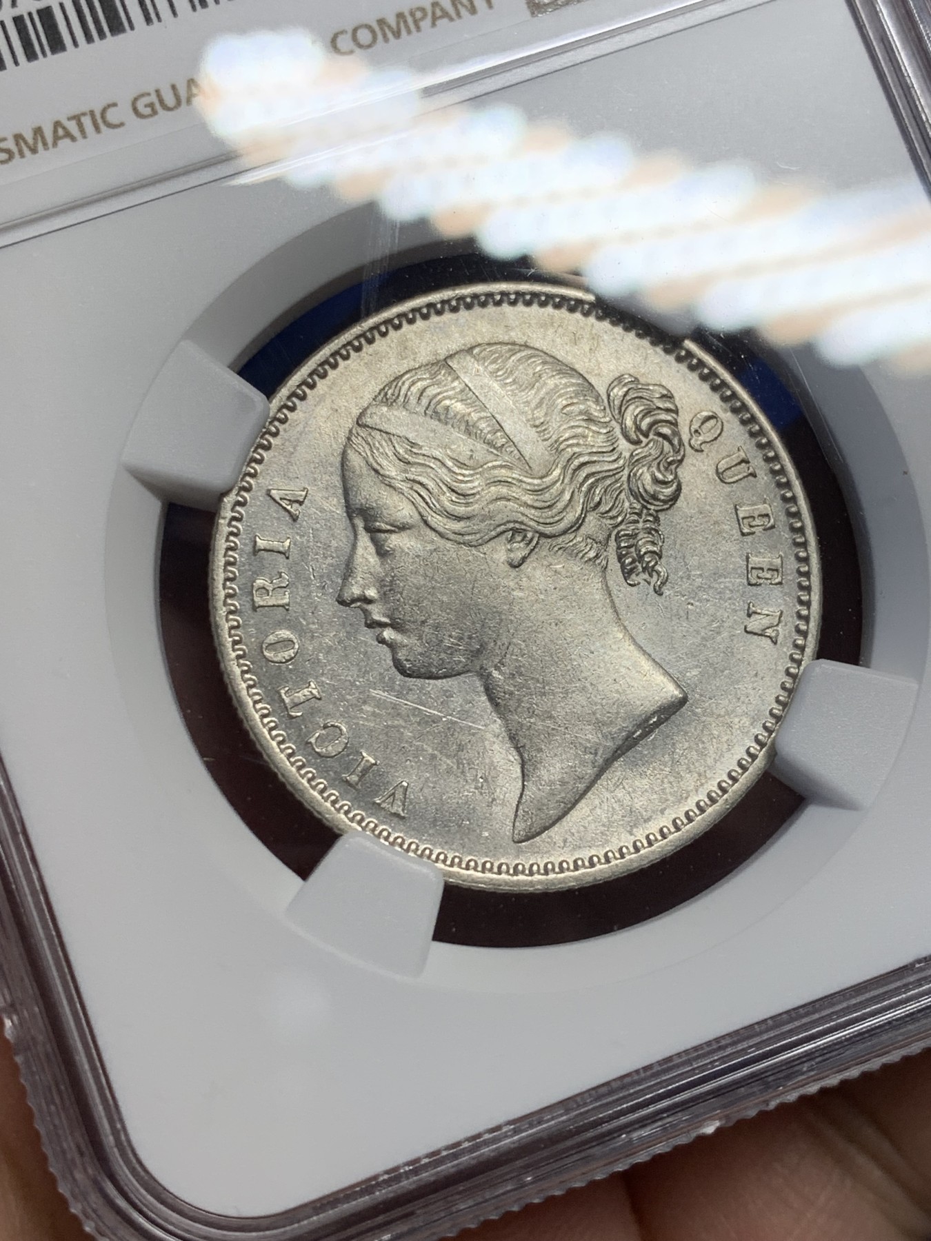 《竞宝斋》第208场-周日，周一 2场 (全场包邮) NGC UNCD 英属印度1840维多利亚女王1卢比银币