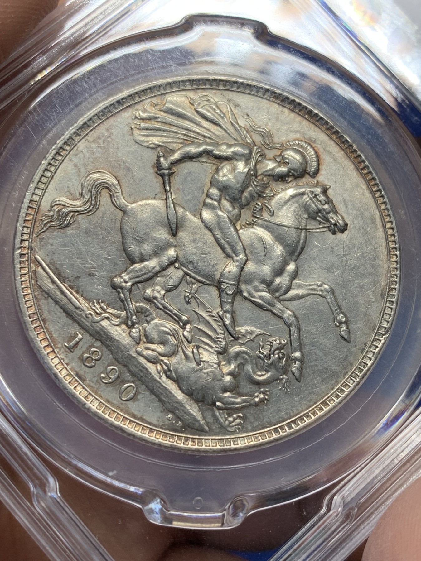 《竞宝斋》第208场-周日，周一 2场 (全场包邮) CSIS国评AU50 英国1890年维多利亚高冠马剑1克朗银币