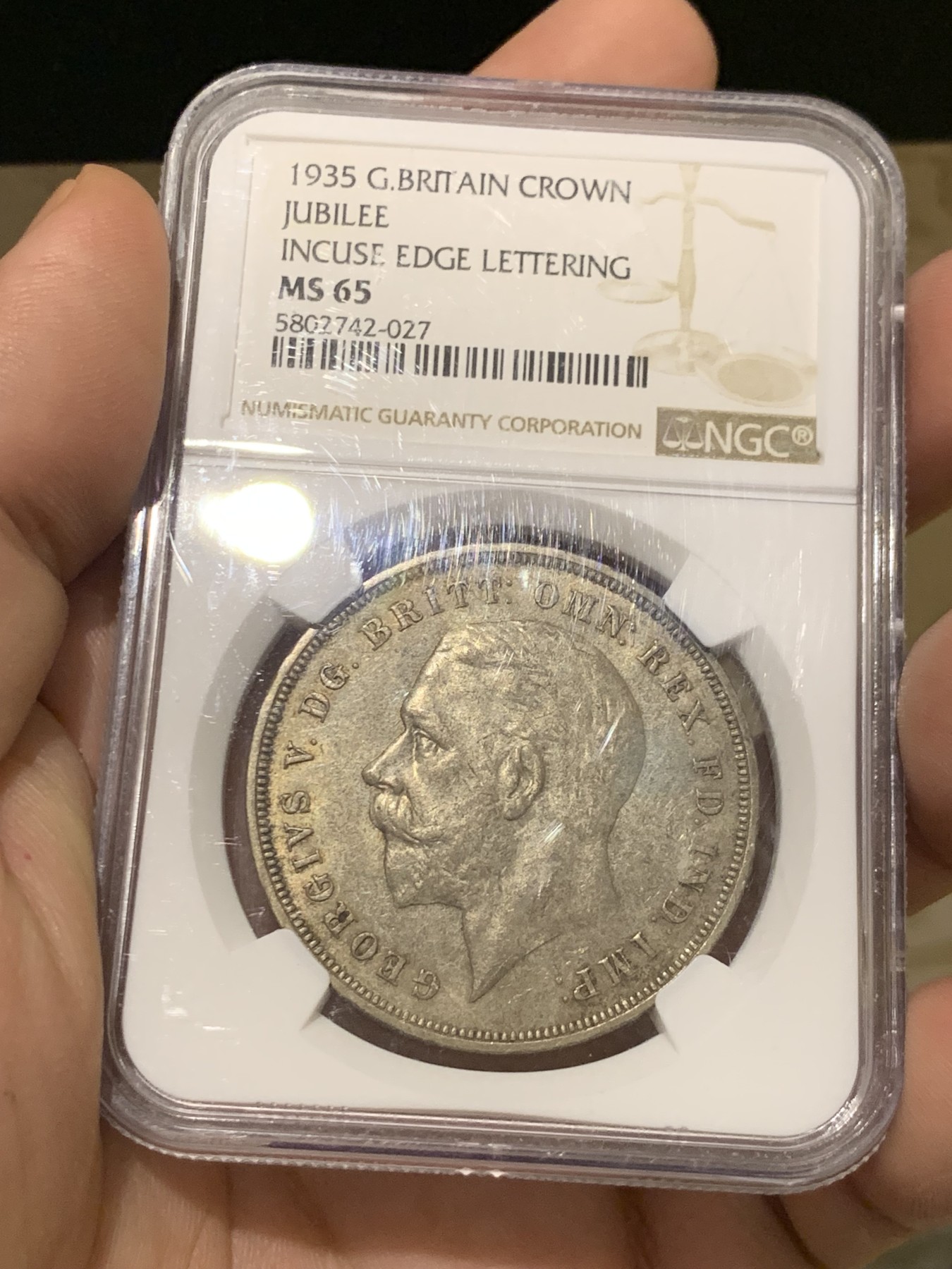 《竞宝斋》第208场-周日，周一 2场 (全场包邮) 高级分数 NGC-MS65 英国 1935年木马剑克朗银币 铁灰色欧洲包浆 65分已经很难了