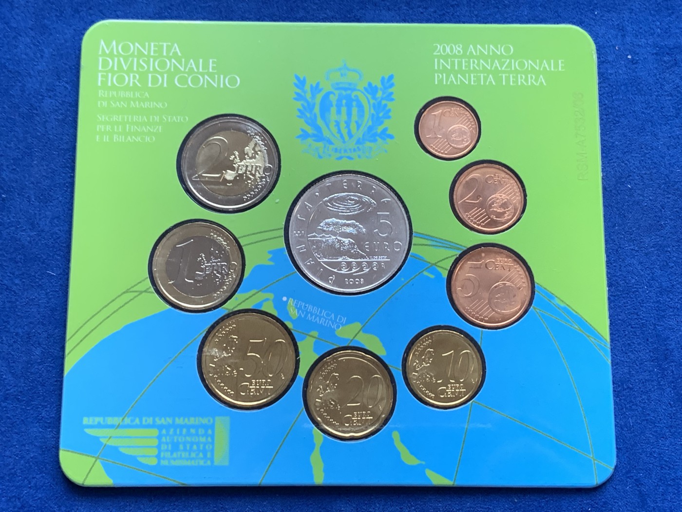 《竞宝斋》第208场-周日，周一 2场 (全场包邮) 圣马力诺2008年套币。欧元设计巧妙，最大的是925银币、32毫米、18克