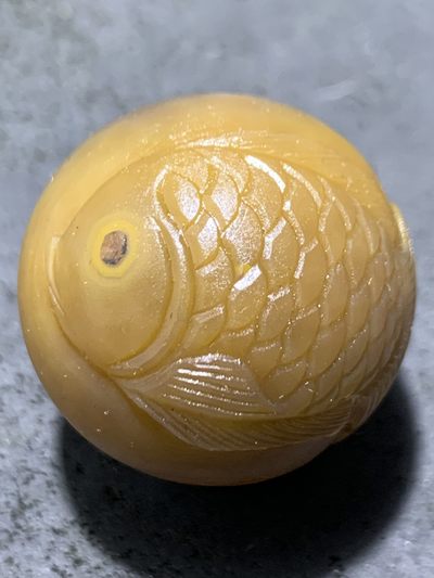 精美亚光战国红玛瑙手工俏色巧雕燕尾鱼圆珠一个，寓意，富贵有余， - 精美亚光战国红玛瑙手工俏色巧雕燕尾鱼圆珠一个，寓意，富贵有余，