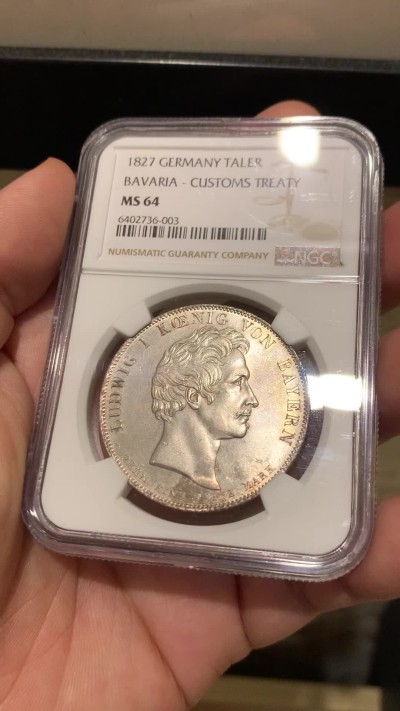 《竞宝斋》第208场-周日，周一 2场 (全场包邮) NGC MS64 德国 1827  巴伐利亚路德维希一世 海关条约纪念大泰勒银币  底板细节包浆 一旦拥有别无所求
