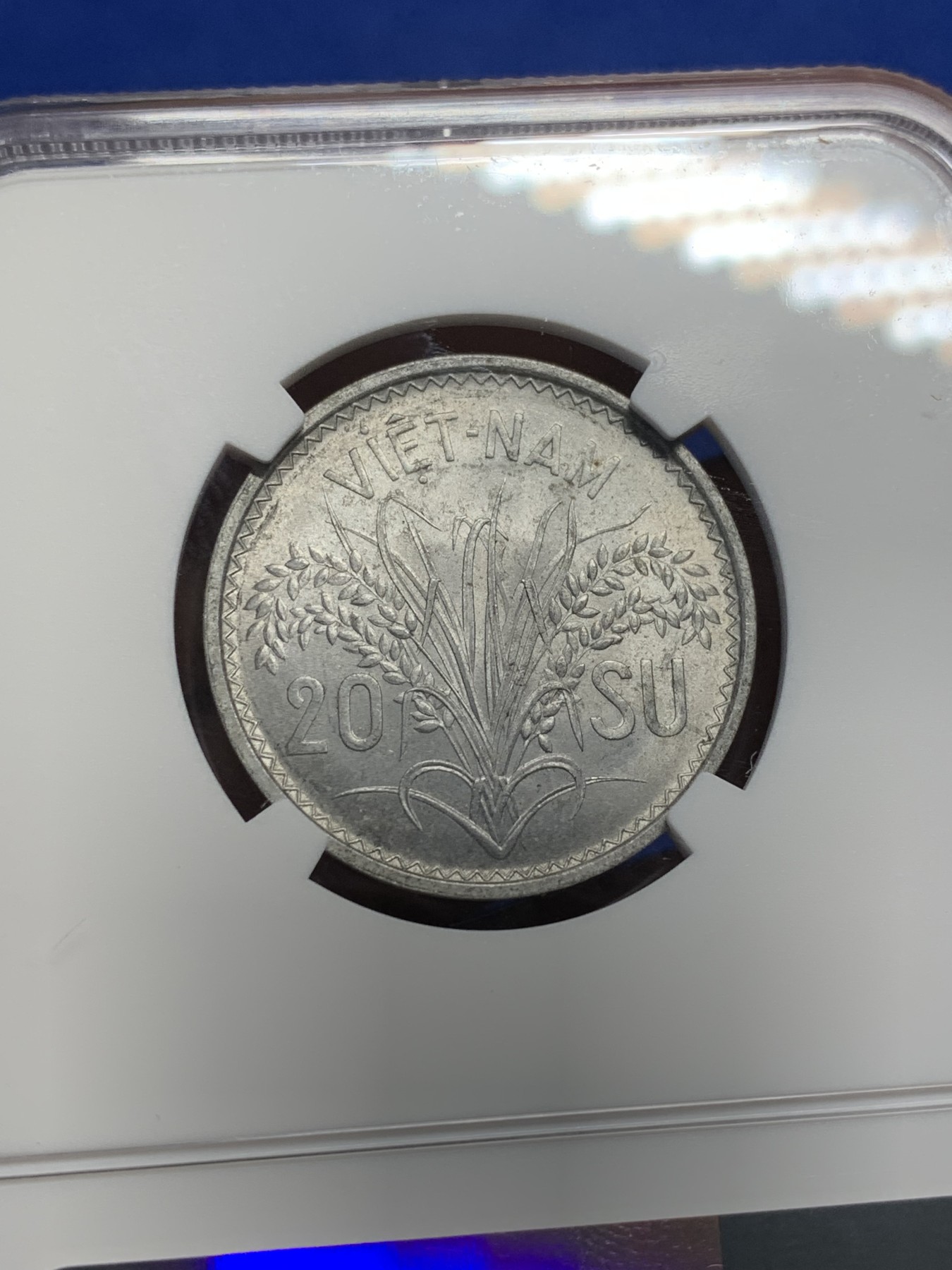 《竞宝斋》第208场-周日，周一 2场 (全场包邮) NGC MS63 越南1953三美女20苏铝币