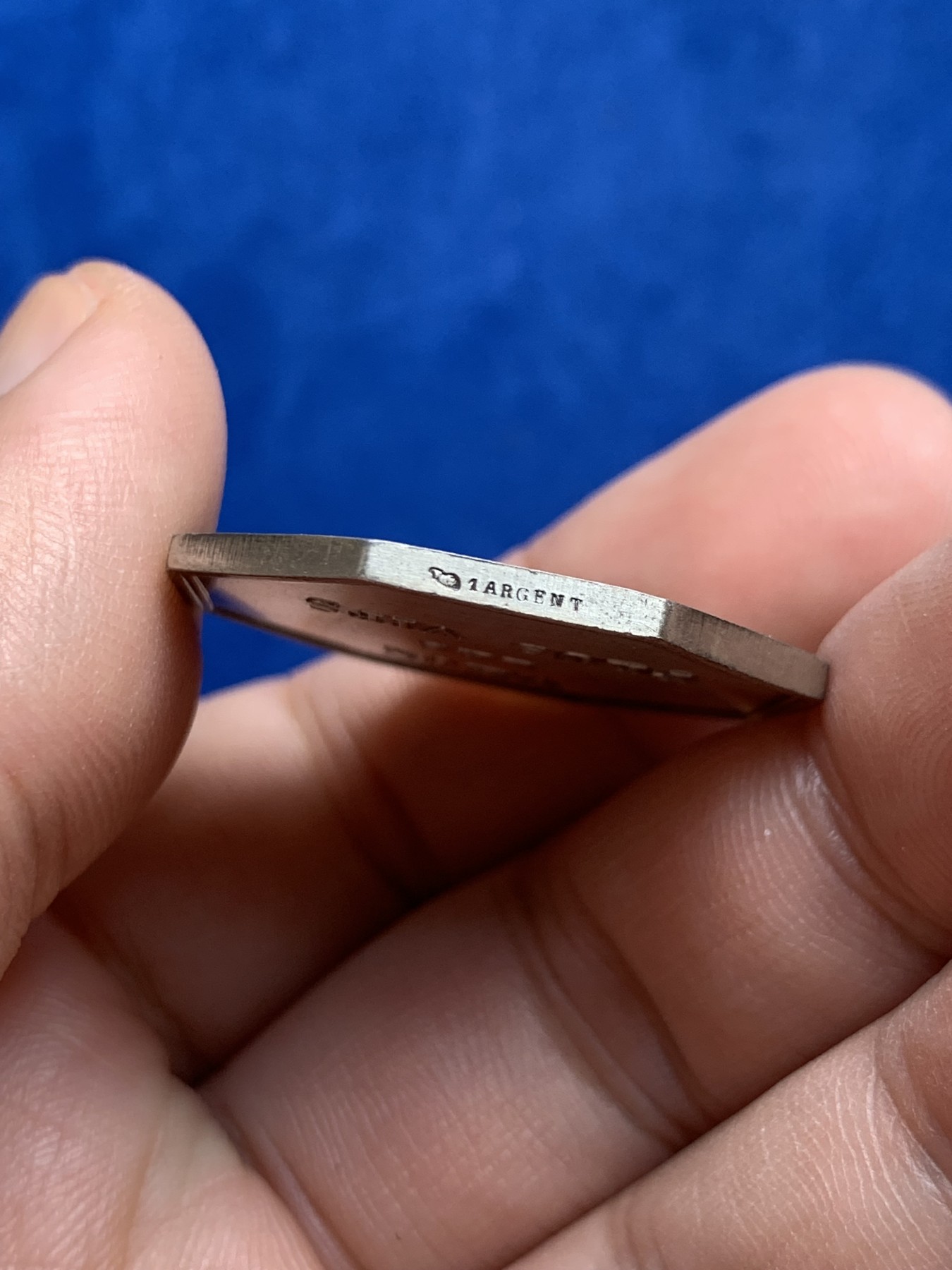 《竞宝斋》第208场-周日，周一 2场 (全场包邮) 法国 公平女神银质八角代币 对角33mm 重量13.9g 边铭 丰饶角银标