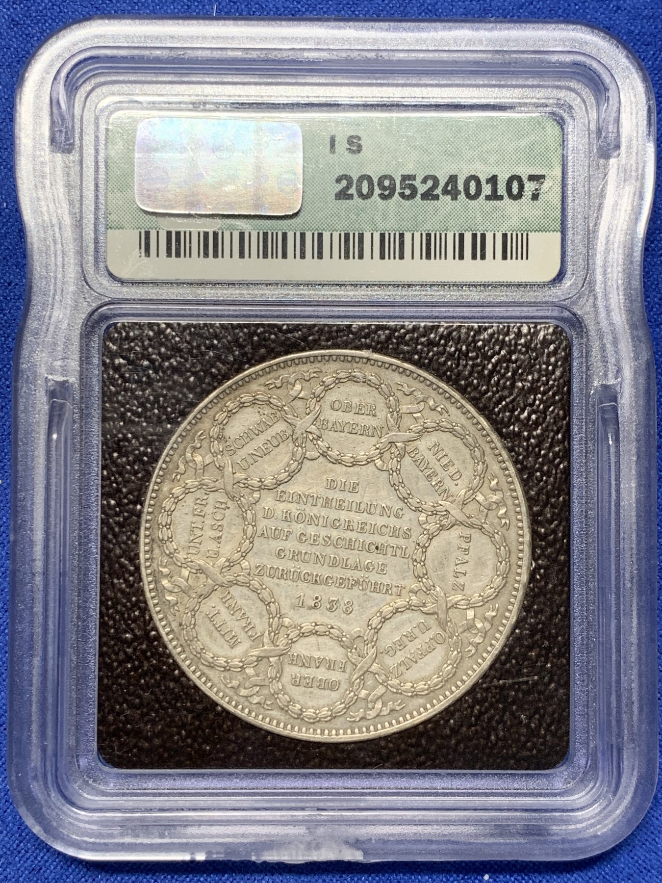 《竞宝斋》第208场-周日，周一 2场 (全场包邮) ICG EF40 德国 1838年 巴伐利亚议会 同盟 2泰勒大银币 37克 早期大银币 细节好 小蛮腰盒子非常经典