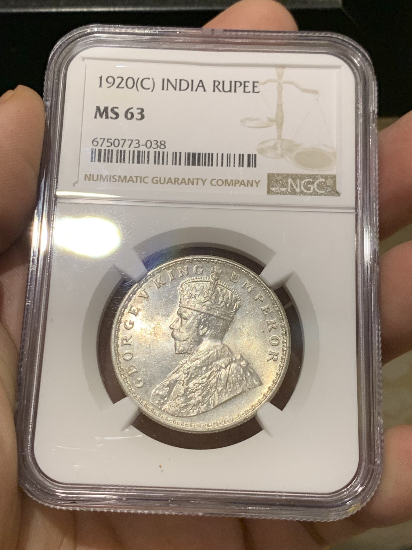 《竞宝斋》第208场-周日，周一 2场 (全场包邮) NGC-MS63 英属印度1920年C版乔五1卢比银币 BU原光美品