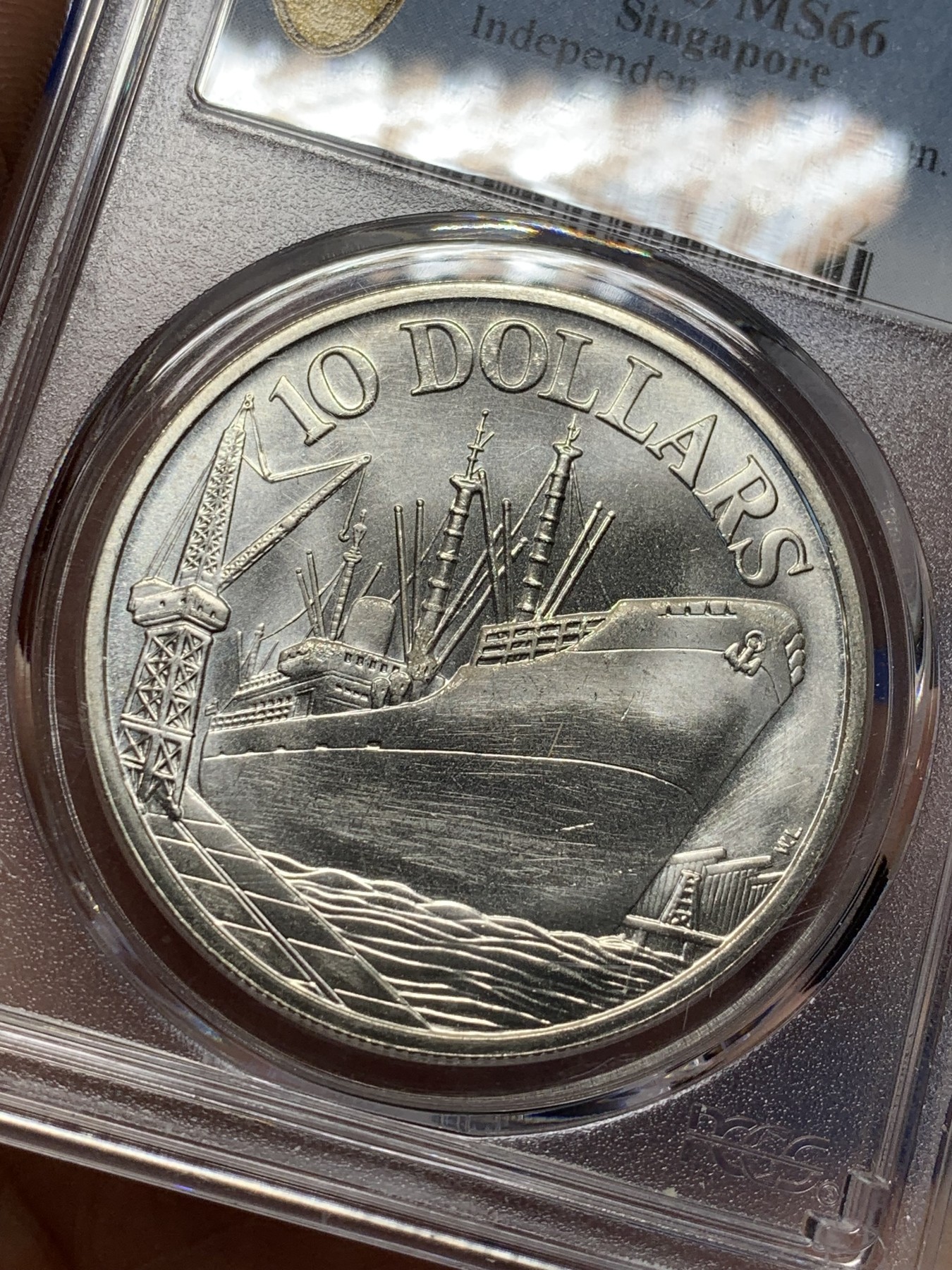 《竞宝斋》第208场-周日，周一 2场 (全场包邮) PCGS-MS66，新加坡1977年轮船10元银币，状态极佳，非常漂亮。