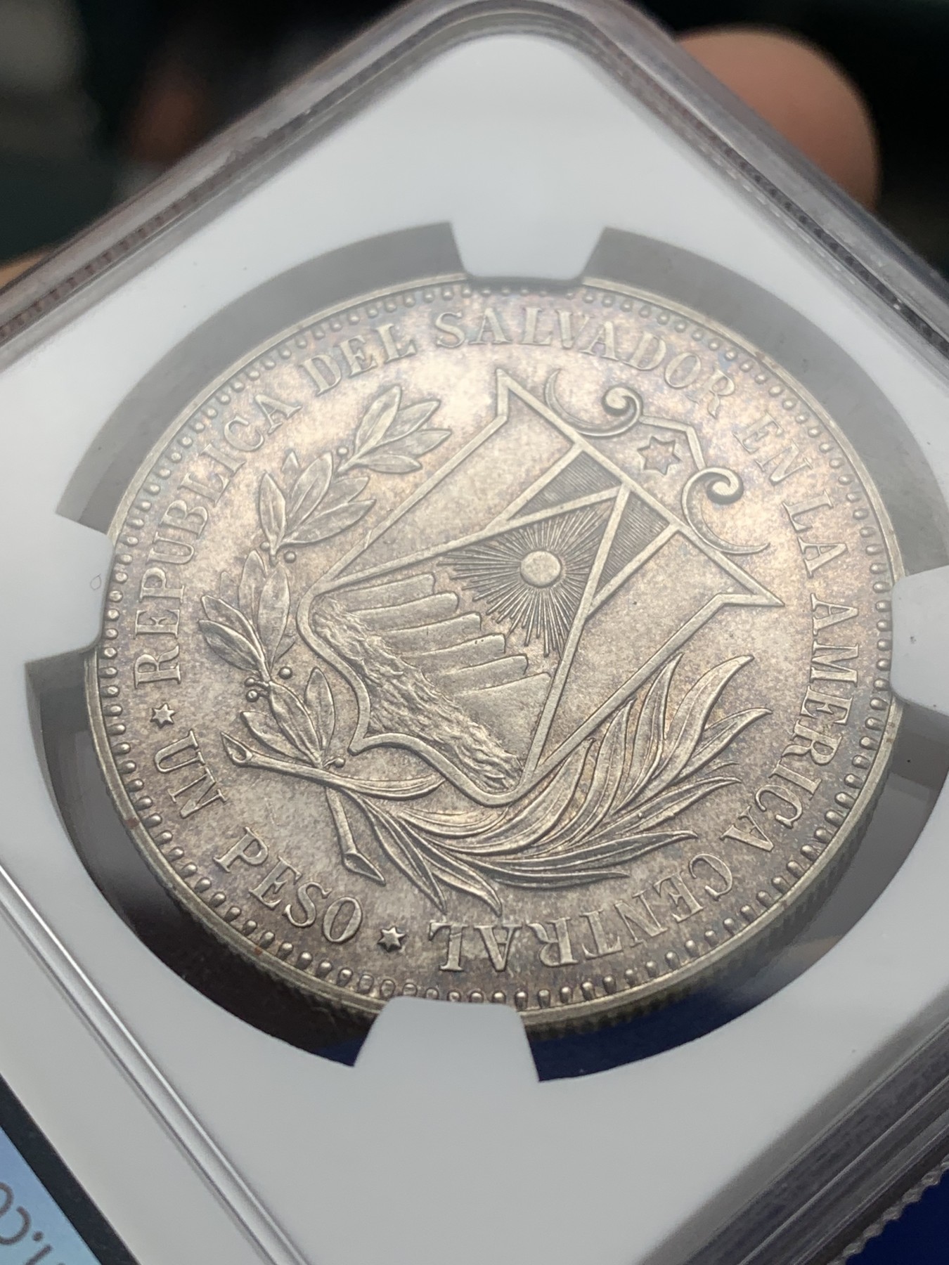 《竞宝斋》第208场-周日，周一 2场 (全场包邮) NGC PF63 萨尔瓦多共和国1861年1Peso大银币 1971后铸。原铸只见过一次，二十几万人民币。很漂亮的包浆，欧洲拍卖的价格非常高，HA还没拍过此品种。