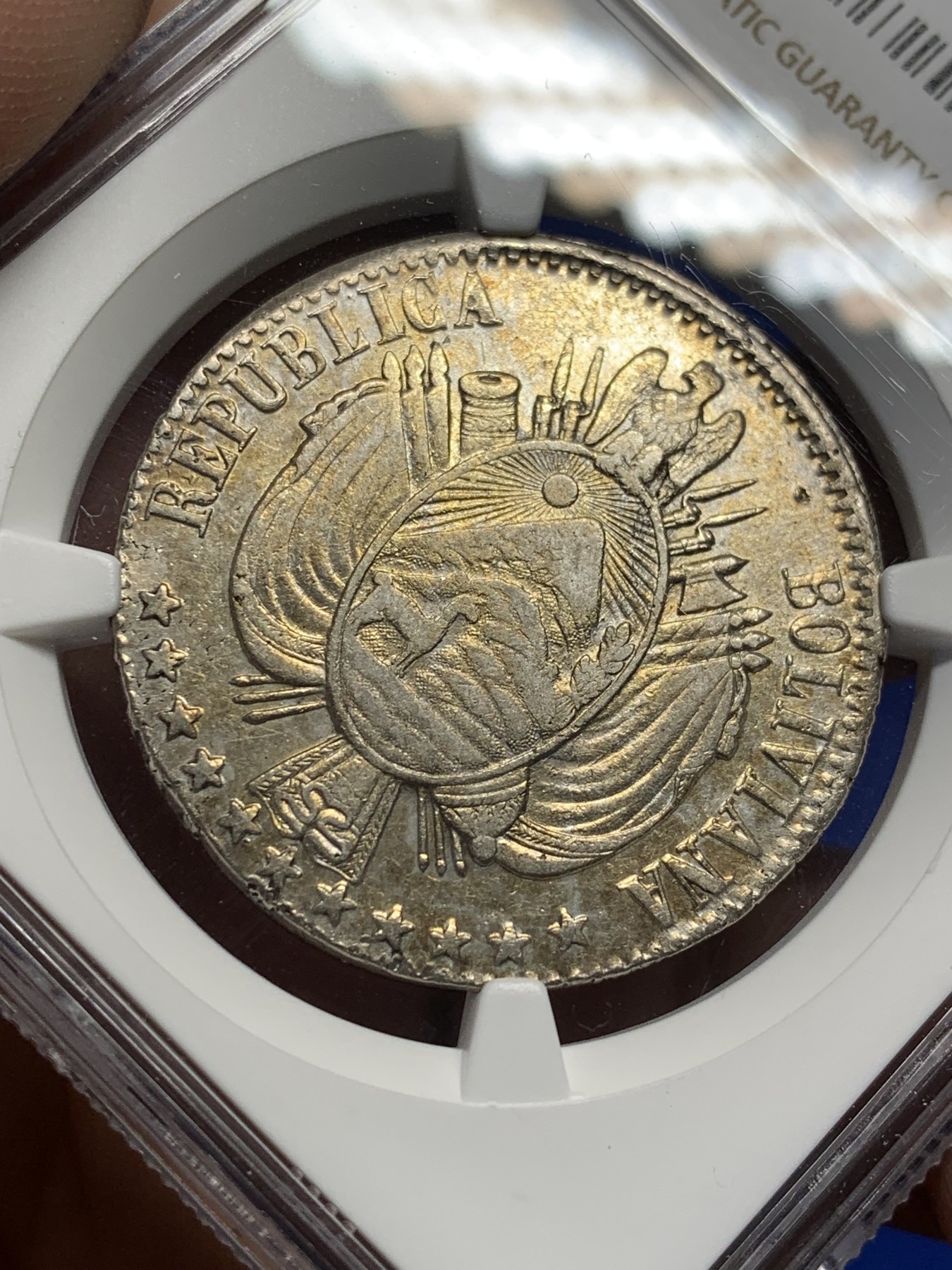 《竞宝斋》第208场-周日，周一 2场 (全场包邮) NGC  AUD 1868玻利维亚1玻利瓦尔银币 少见的11星版 淡金色包浆