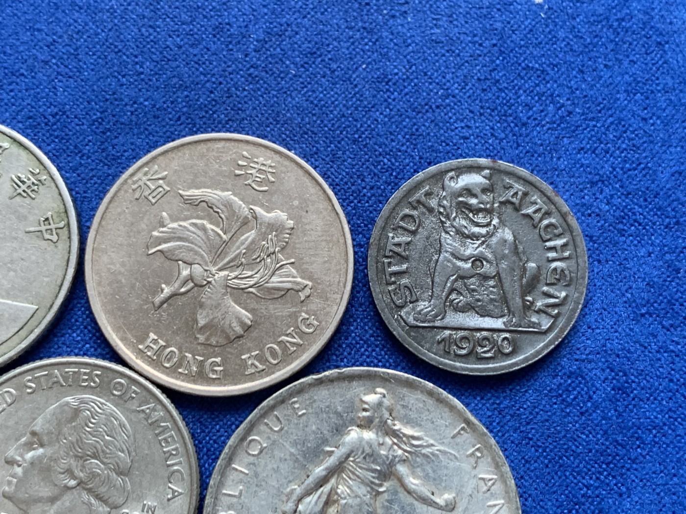 《竞宝斋》第208场-周日，周一 2场 (全场包邮) 裸币6枚一组 含一枚法国1860年5法郎银币，一枚德紧无心狼 细节见图