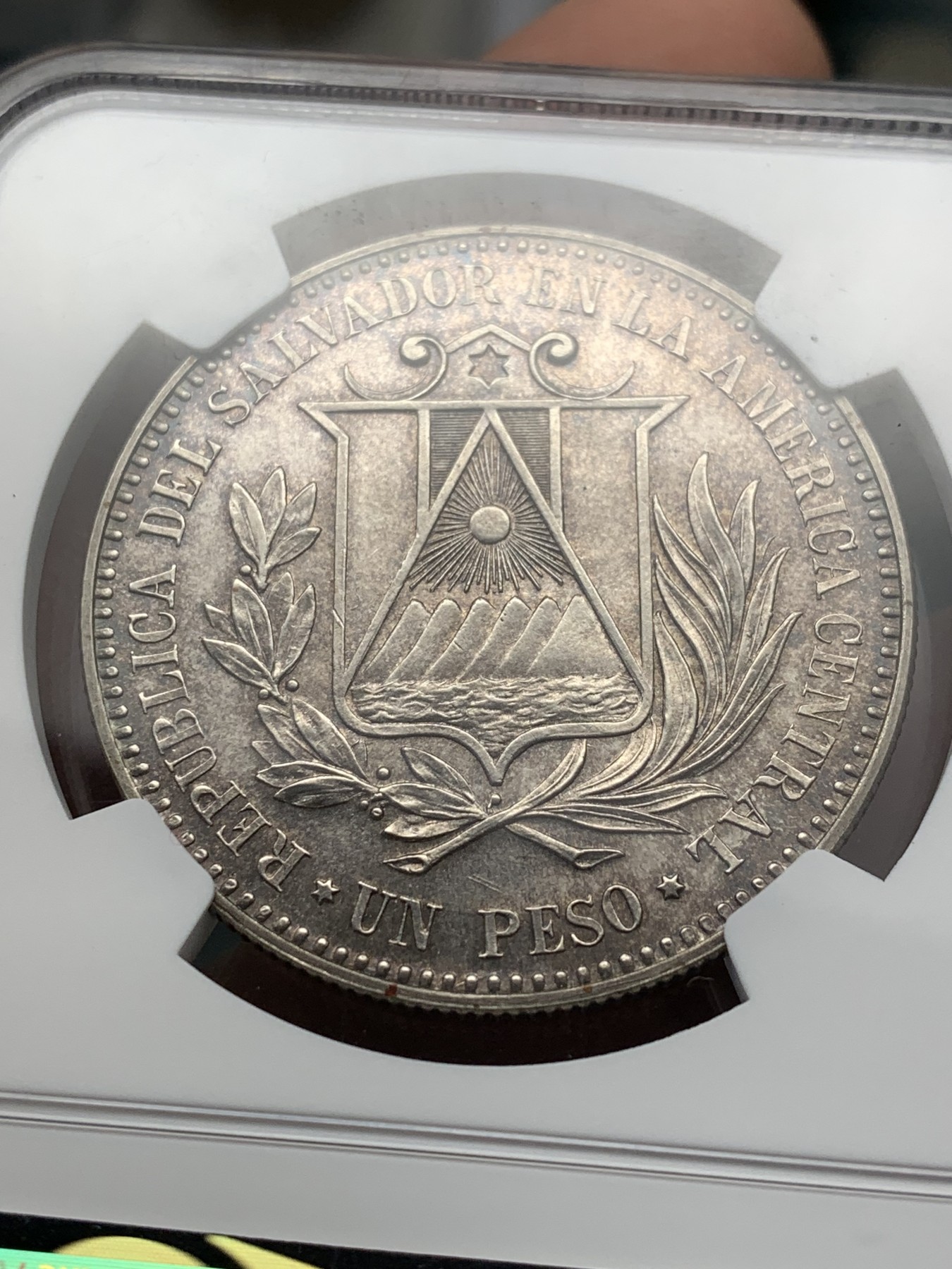 《竞宝斋》第208场-周日，周一 2场 (全场包邮) NGC PF63 萨尔瓦多共和国1861年1Peso大银币 1971后铸。原铸只见过一次，二十几万人民币。很漂亮的包浆，欧洲拍卖的价格非常高，HA还没拍过此品种。