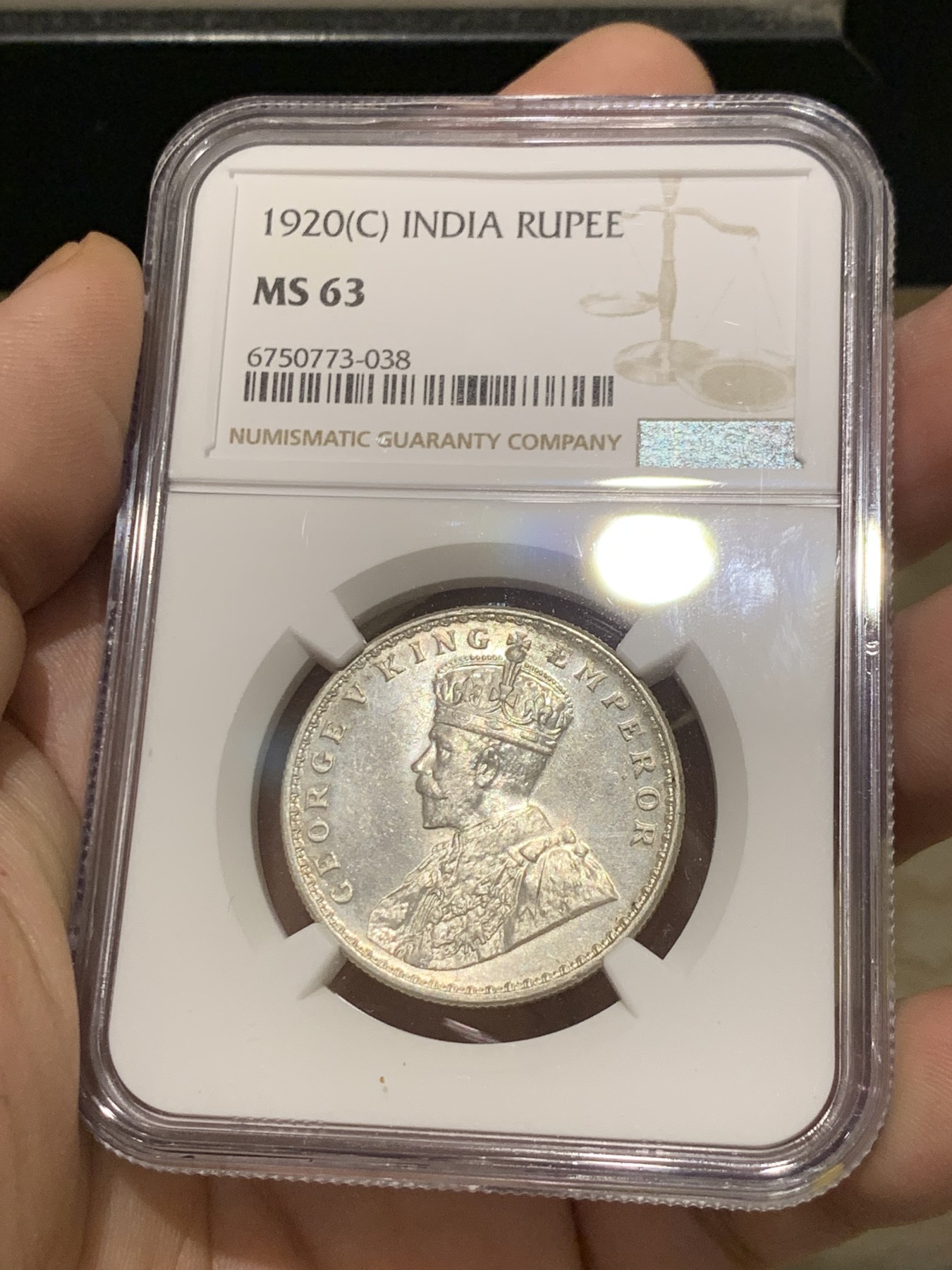 《竞宝斋》第208场-周日，周一 2场 (全场包邮) NGC-MS63 英属印度1920年C版乔五1卢比银币 BU原光美品