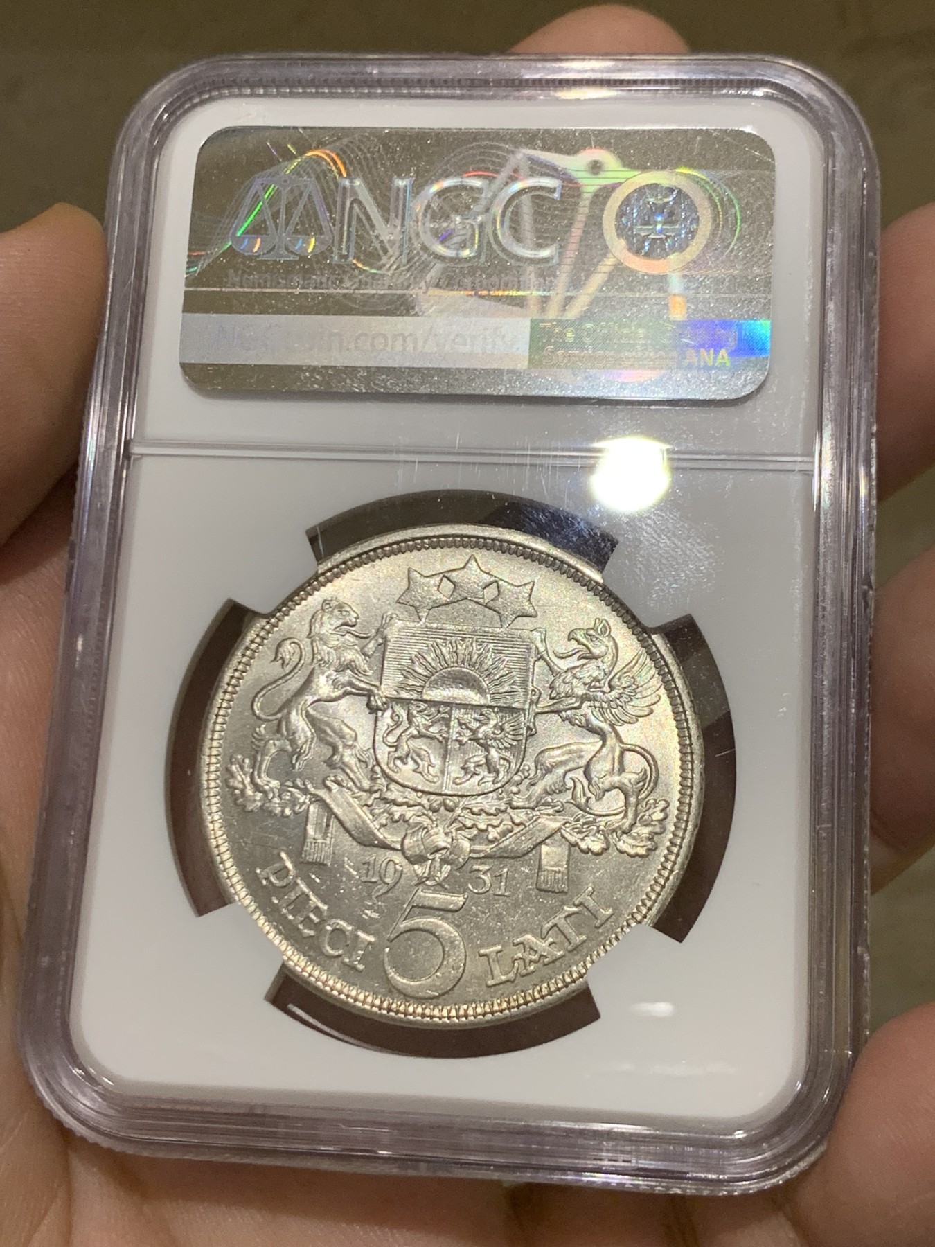 《竞宝斋》第208场-周日，周一 2场 (全场包邮) NGC-MS62 拉脱维亚1931年5拉特美女大银币 全新转光 外拍热门品种 价格洼地