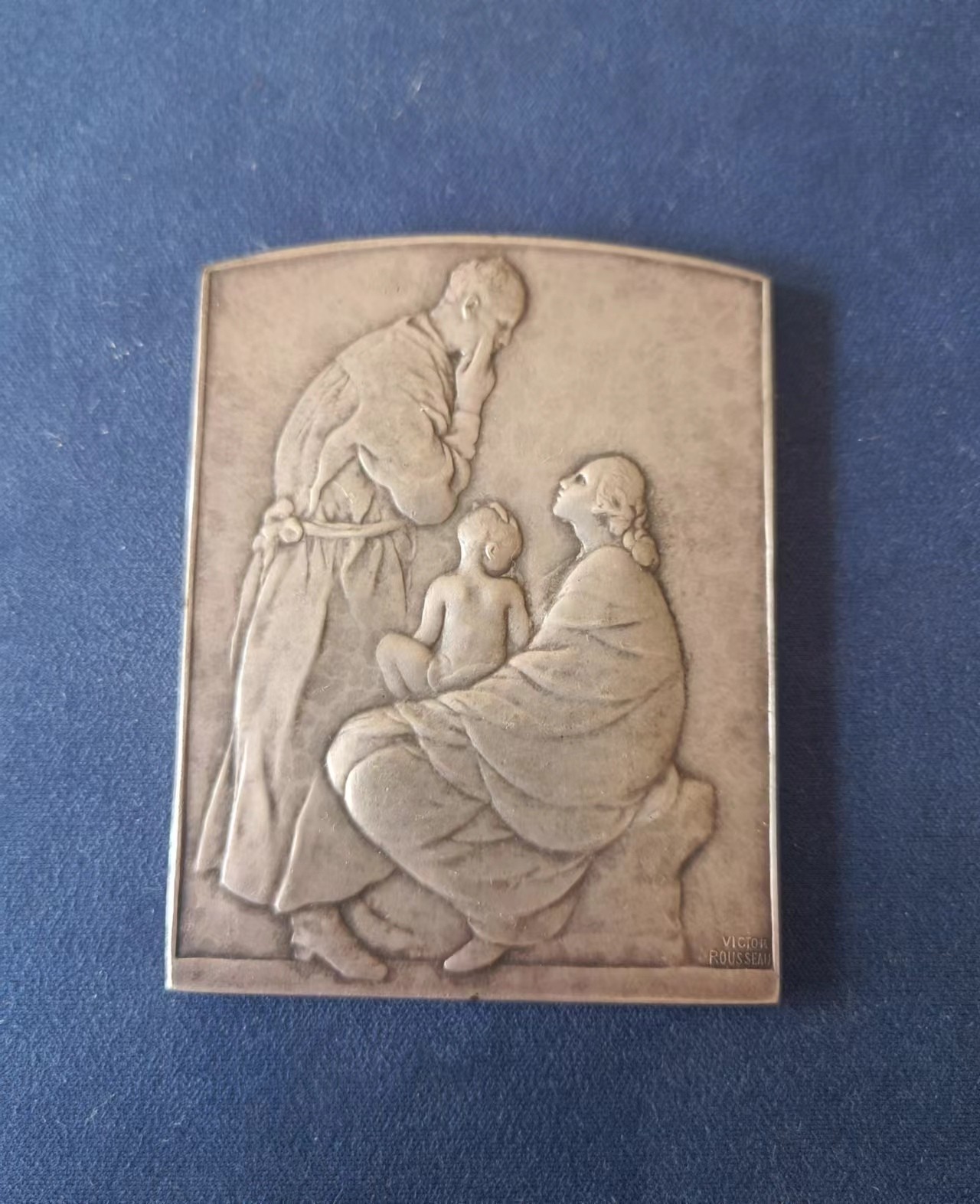 外国章牌第十八期 1919 年比利时一战铜章，救助战争孤儿，镀银，67x52mm