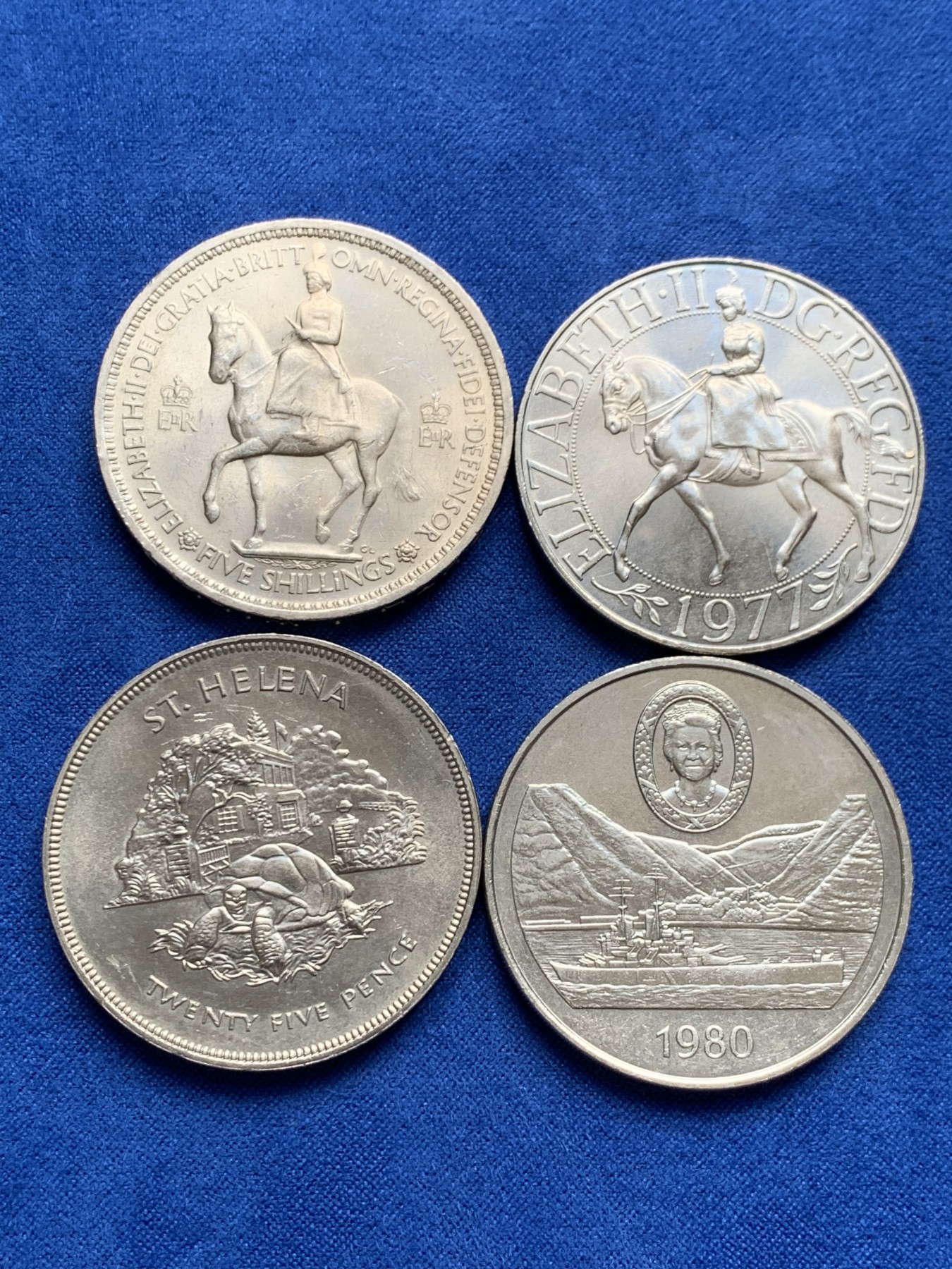 《竞宝斋》第208场-周日，周一 2场 (全场包邮) 4枚一组 伊丽莎白女王克朗型大镍币，圣赫勒拿两枚，英国两枚，女王像栩栩如生