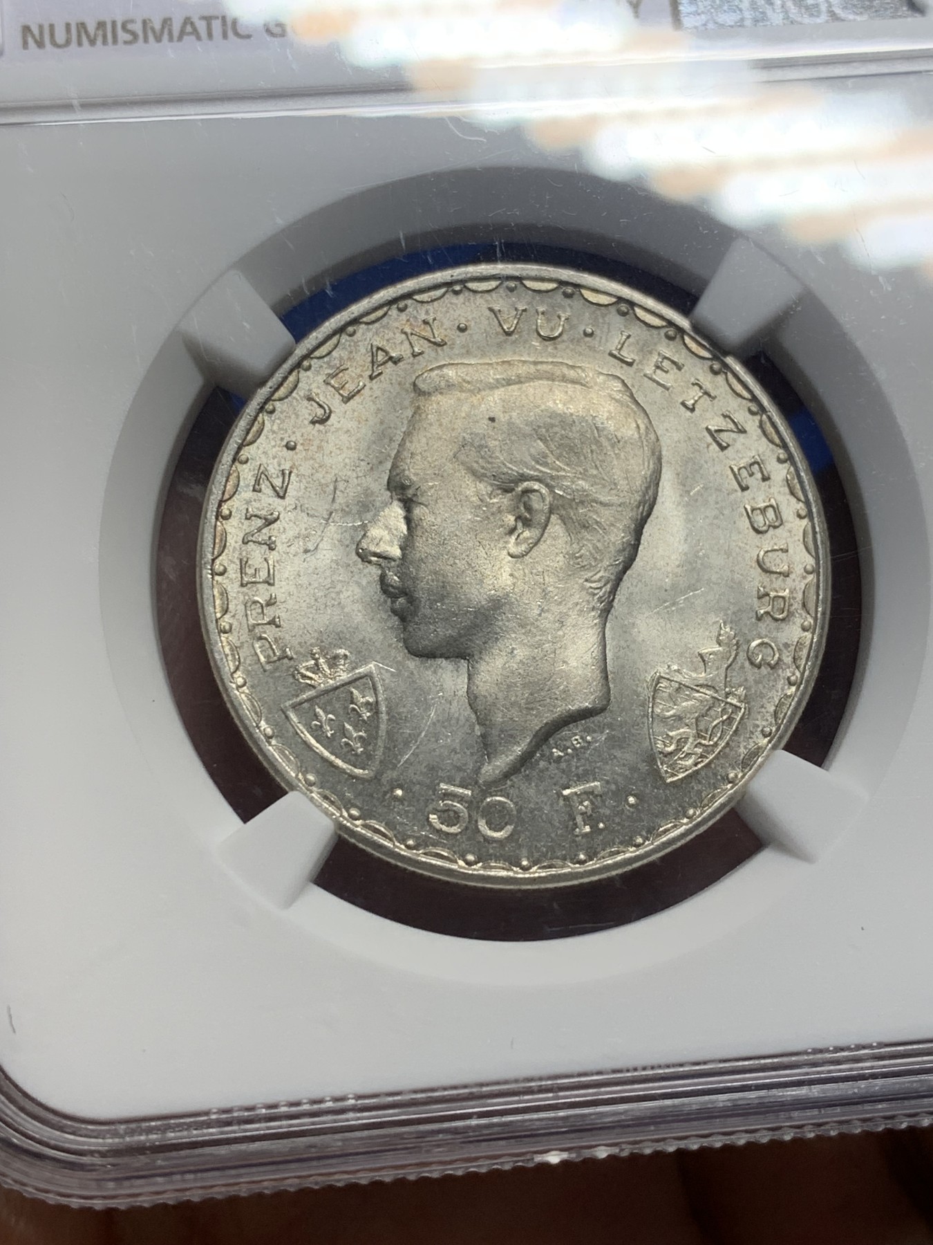 《竞宝斋》第208场-周日，周一 2场 (全场包邮) NGC-MS63 卢森堡1946年盲人约翰50法郎马剑银币