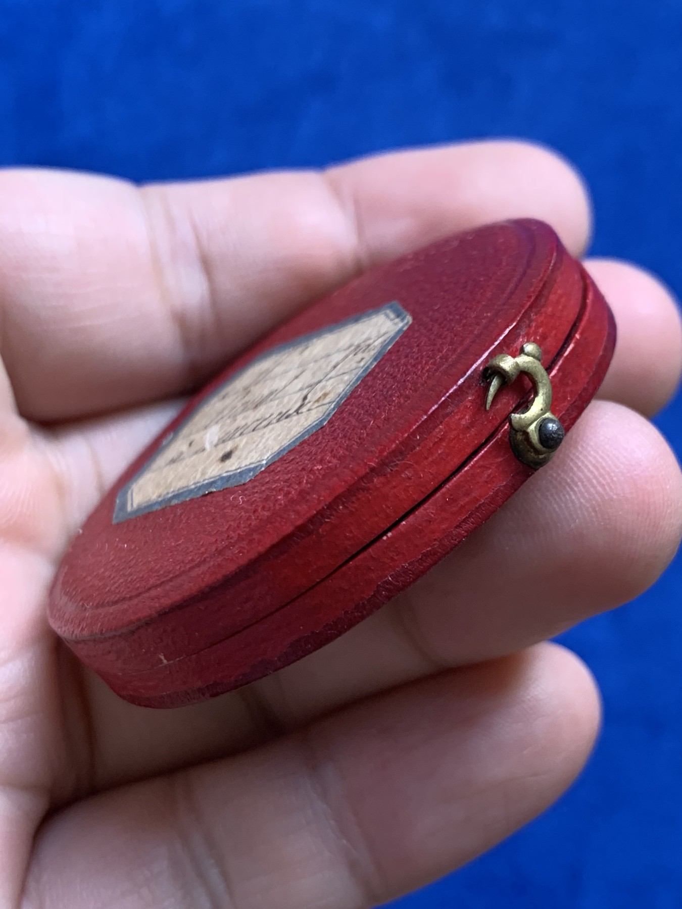 《竞宝斋》第208场-周日，周一 2场 (全场包邮) 法国射击比赛银章 41mm 重41.2g 边铭丰饶角2A 包浆入骨 品相不错（送原盒）