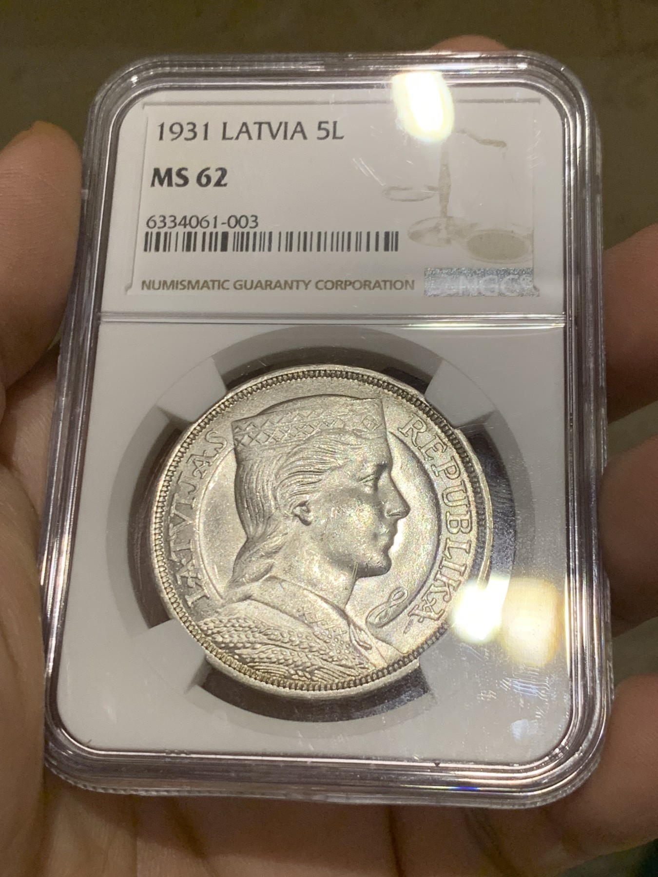 《竞宝斋》第208场-周日，周一 2场 (全场包邮) NGC-MS62 拉脱维亚1931年5拉特美女大银币 全新转光 外拍热门品种 价格洼地